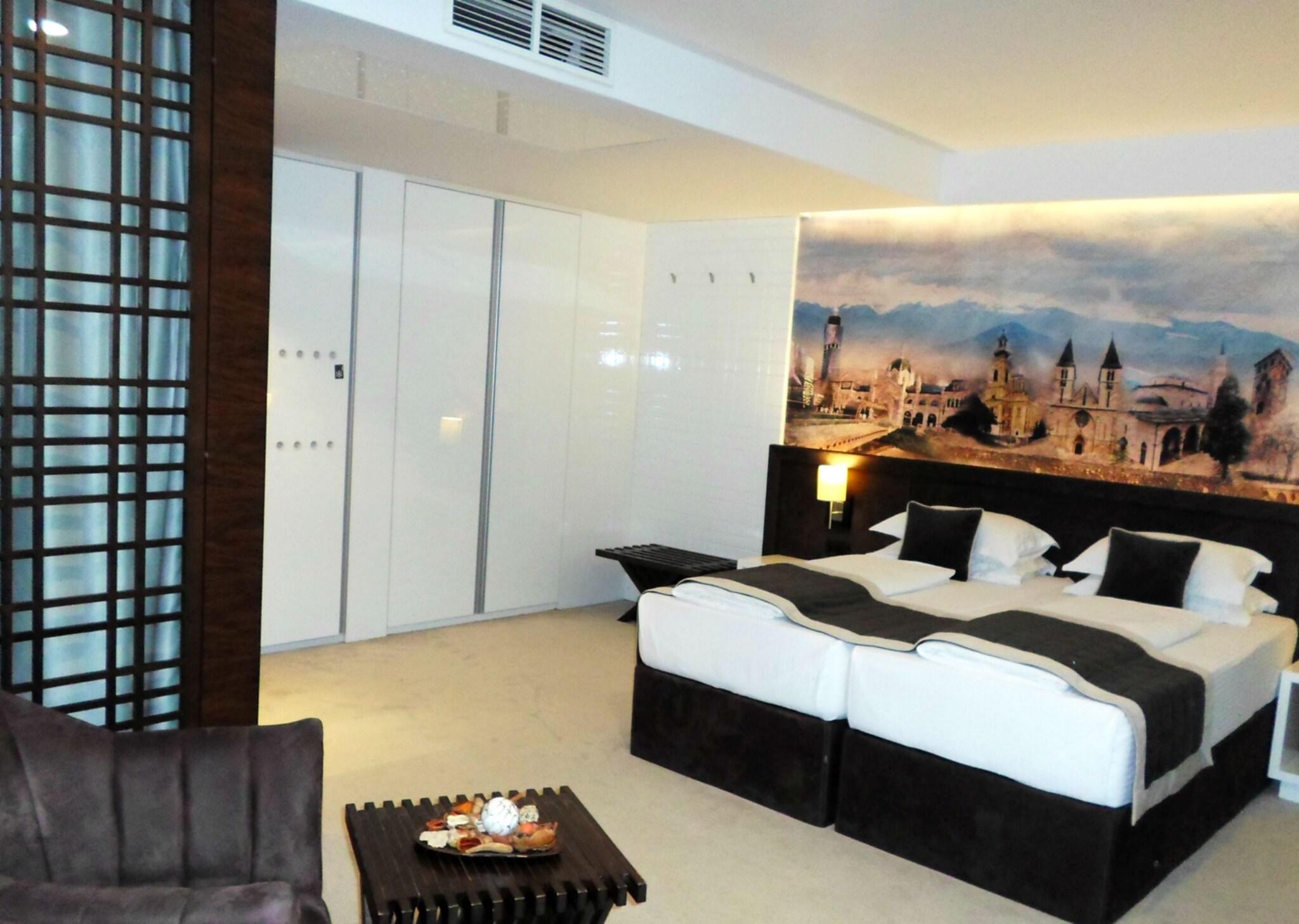 Single Deluxe with Views