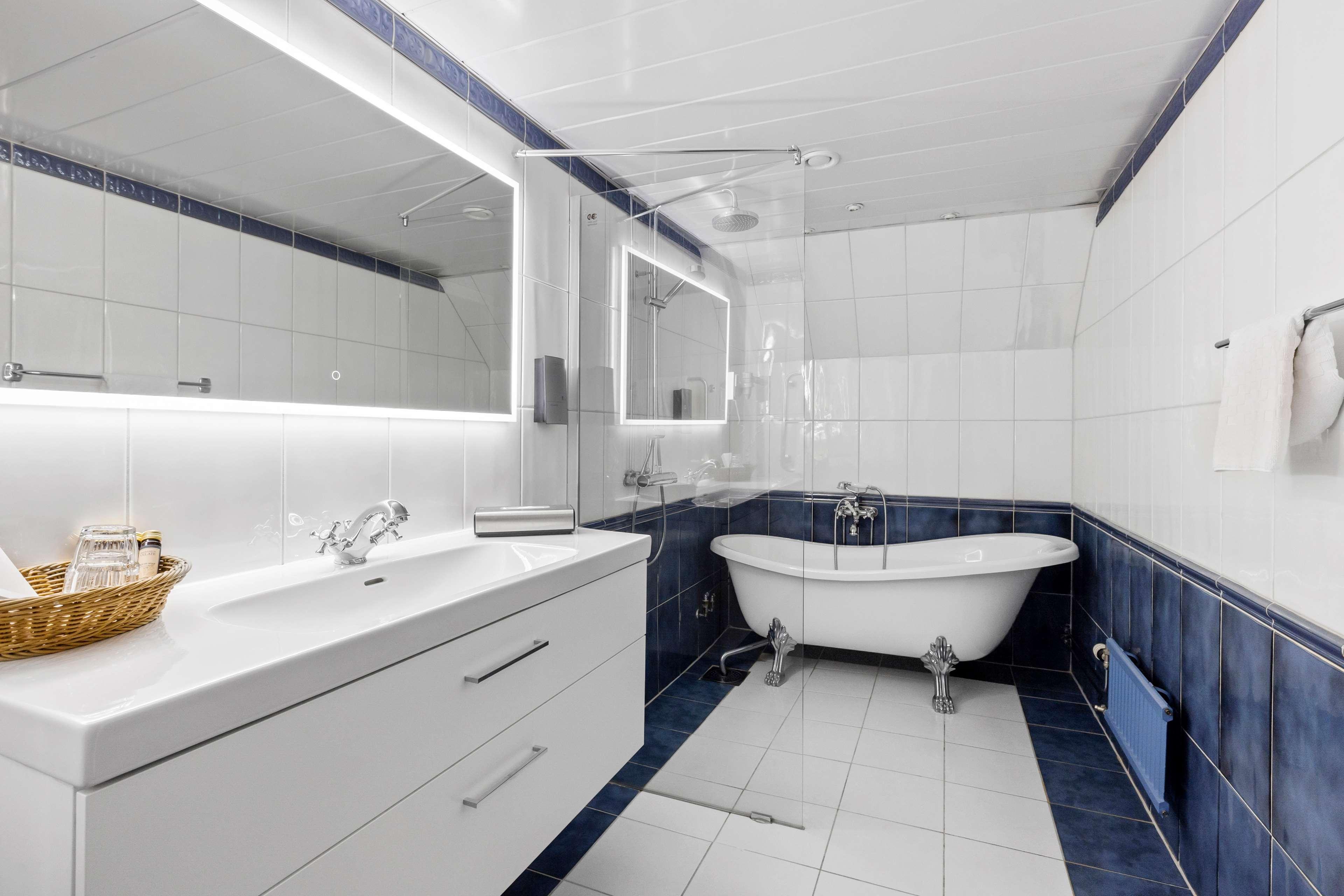 Junior Suite King Size Bed