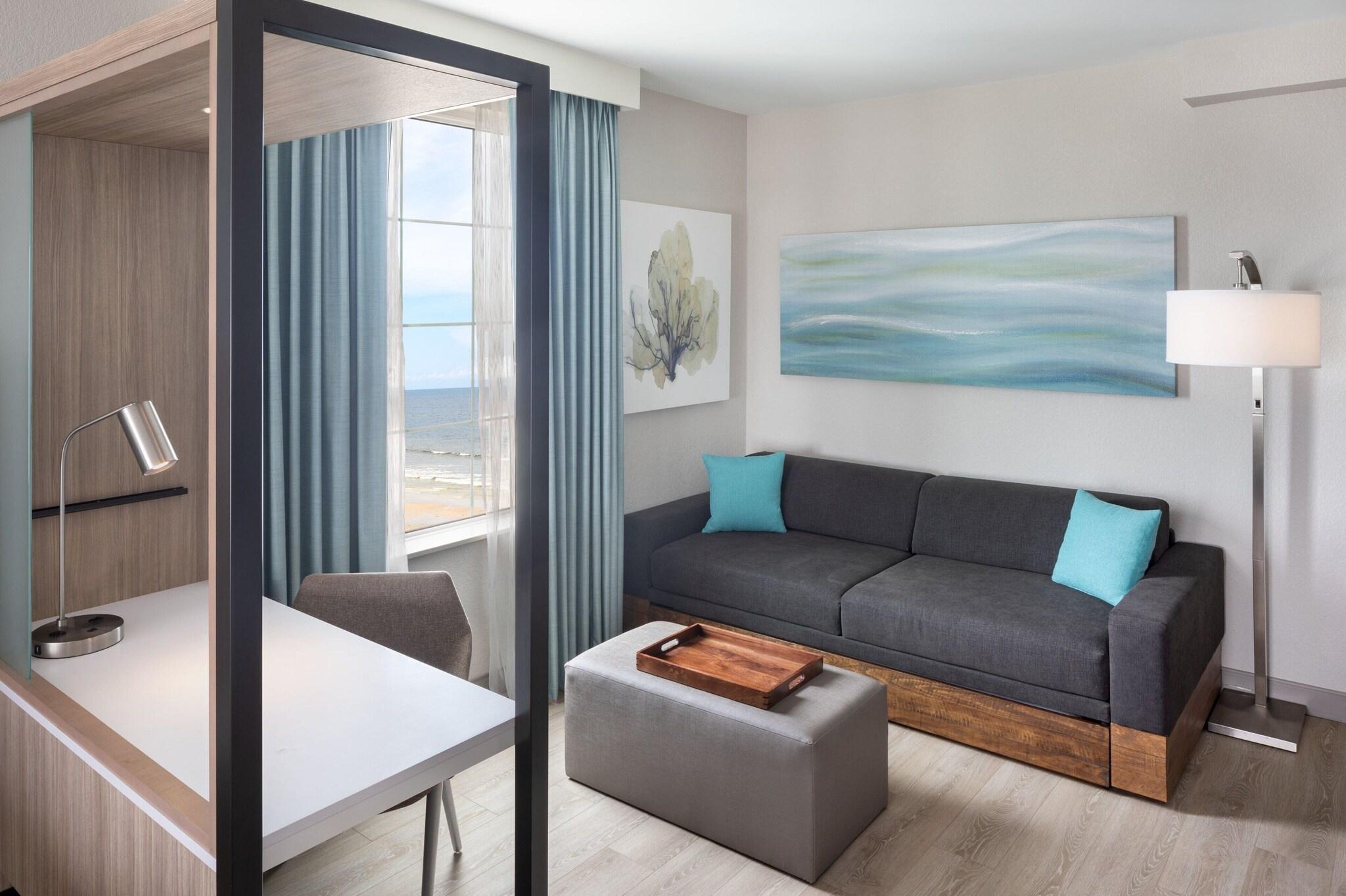 Suite Partial Ocean View King Bed