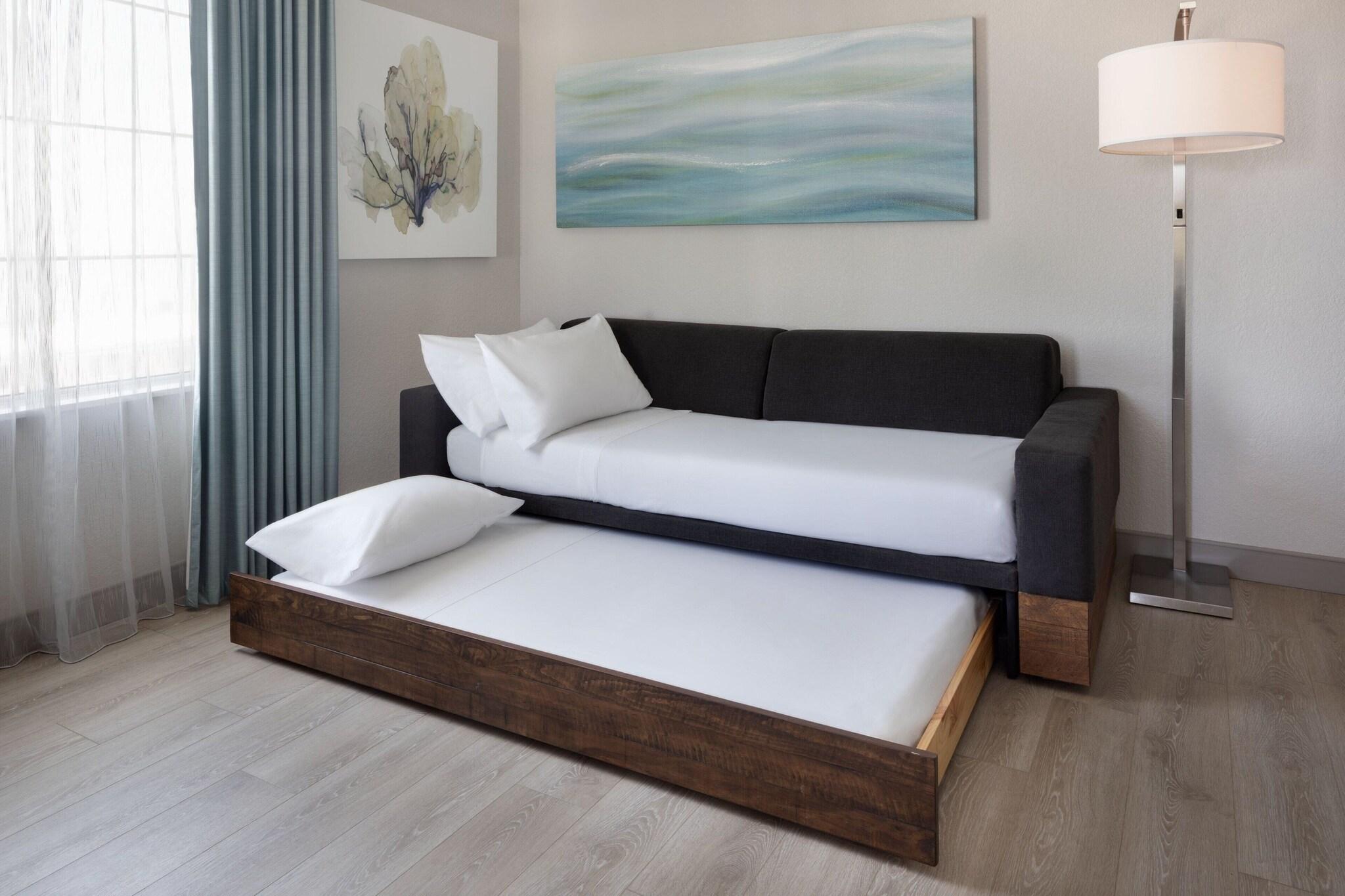 Suite Partial Ocean View King Bed