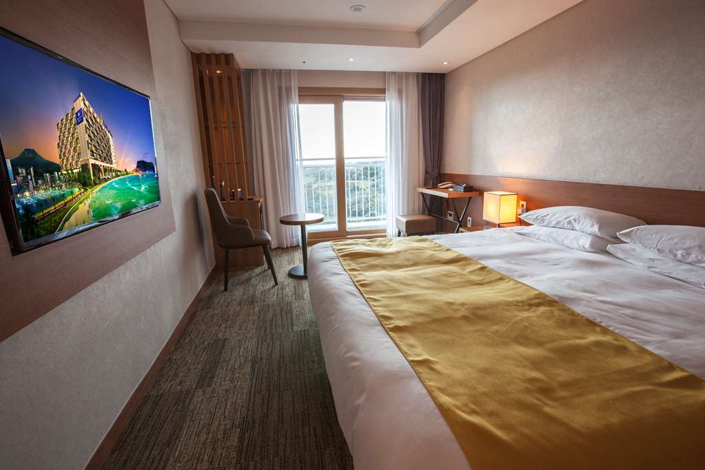 Double Deluxe King Bed