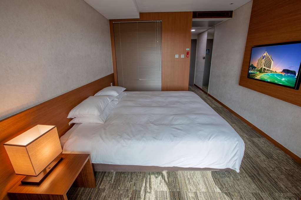 Double Deluxe King Bed