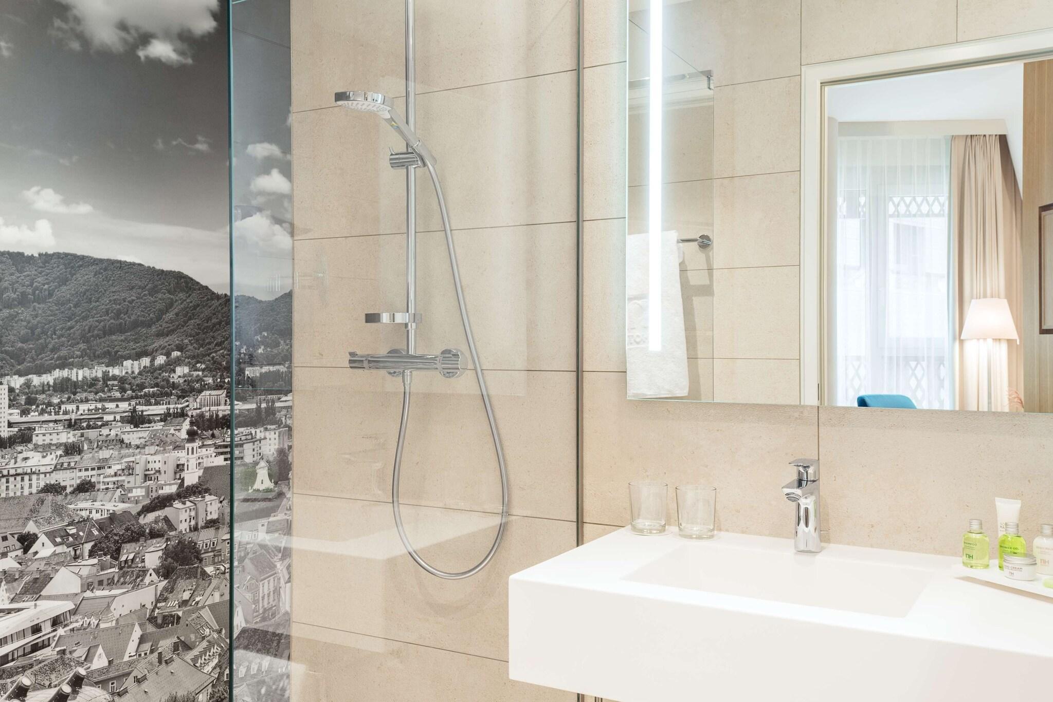 Family Room Queen Size Bed