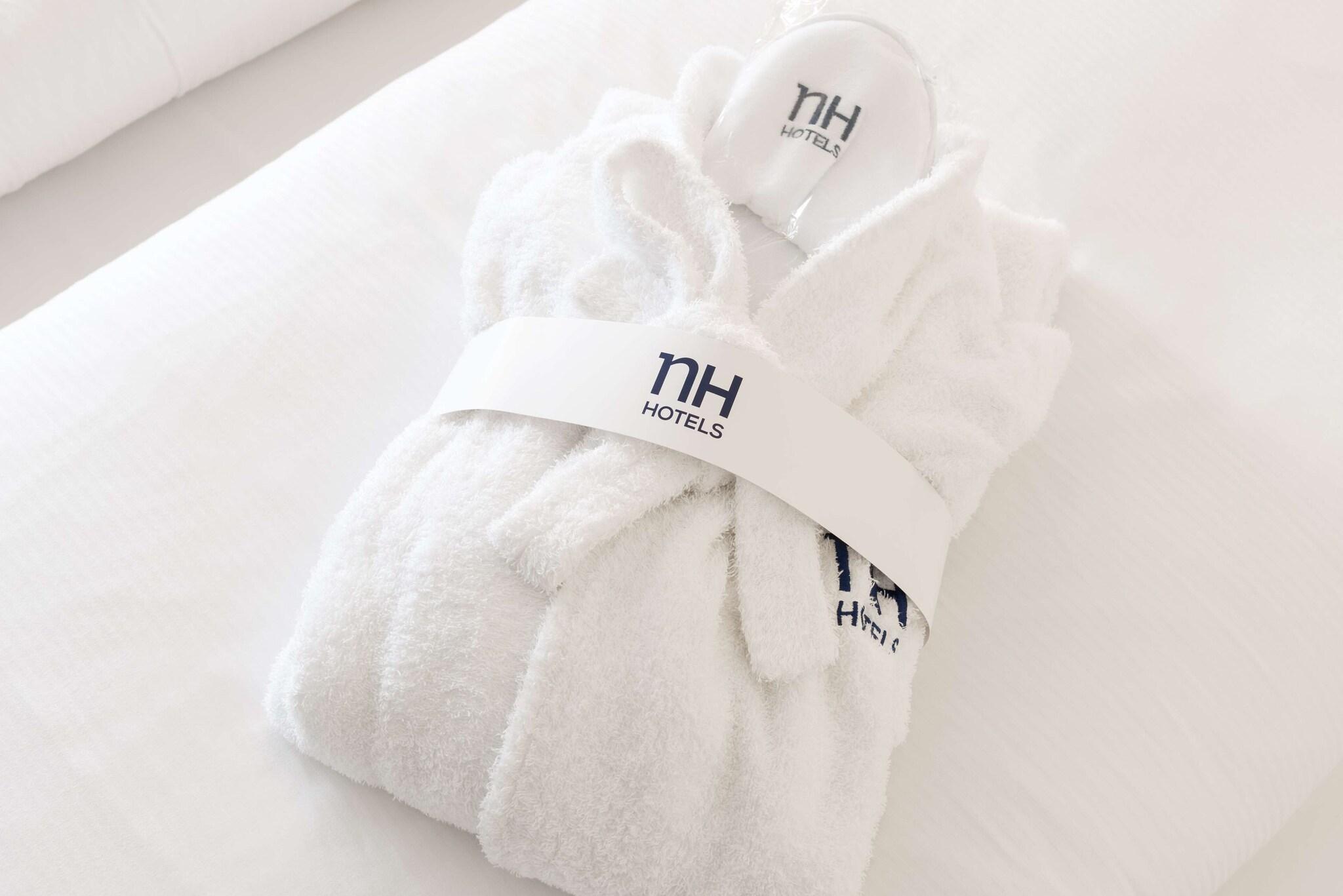 Family Room Queen Size Bed