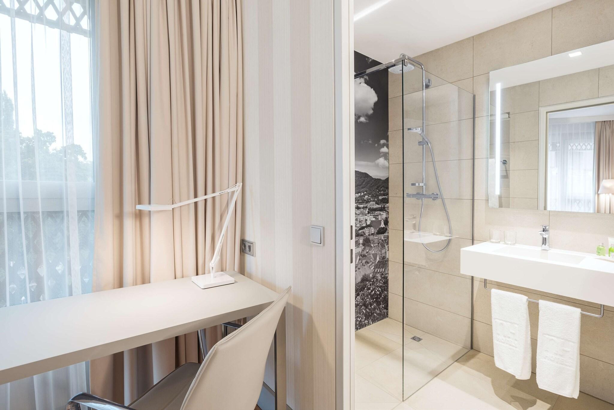 Family Room Queen Size Bed