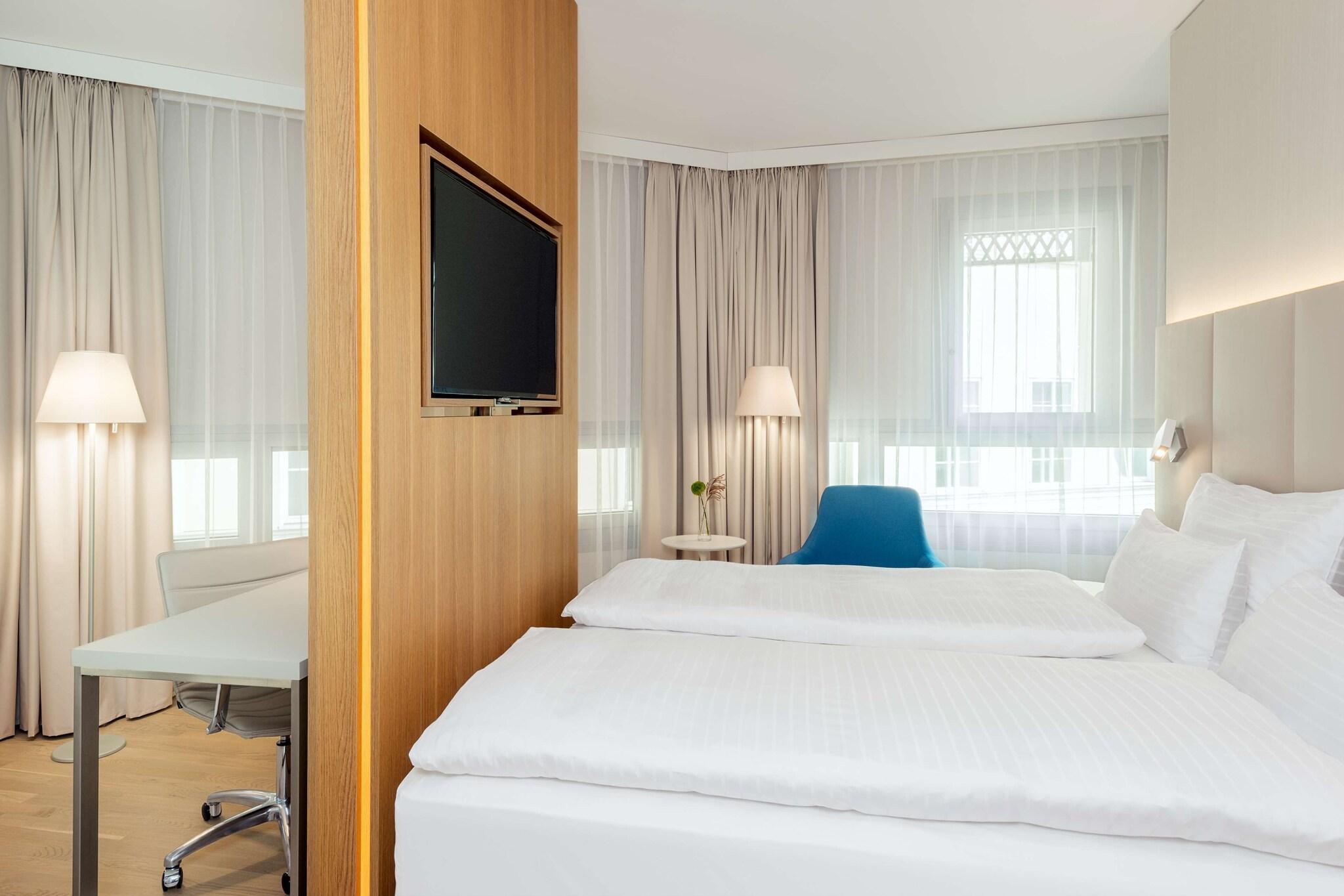 Family Room Queen Size Bed