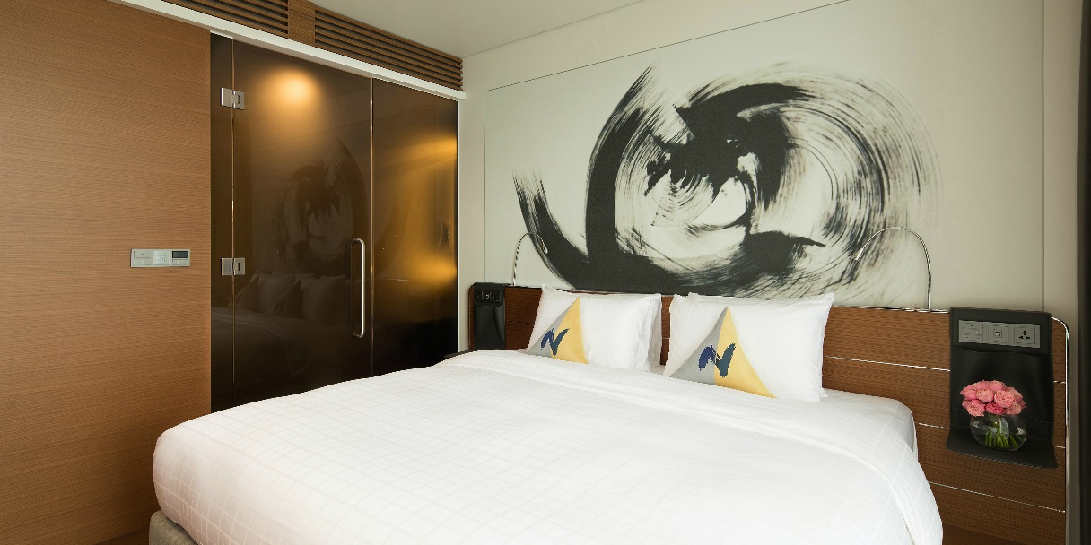 Studio King Size Bed