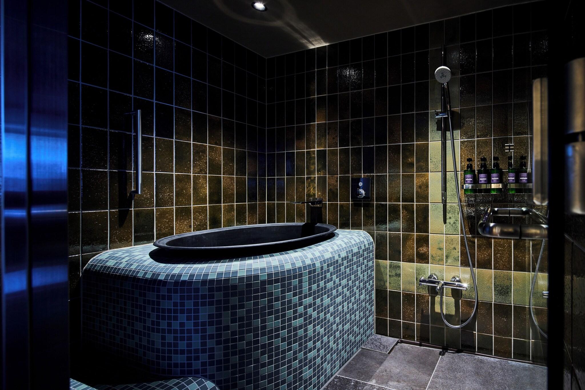 Twin Superior Mountain View