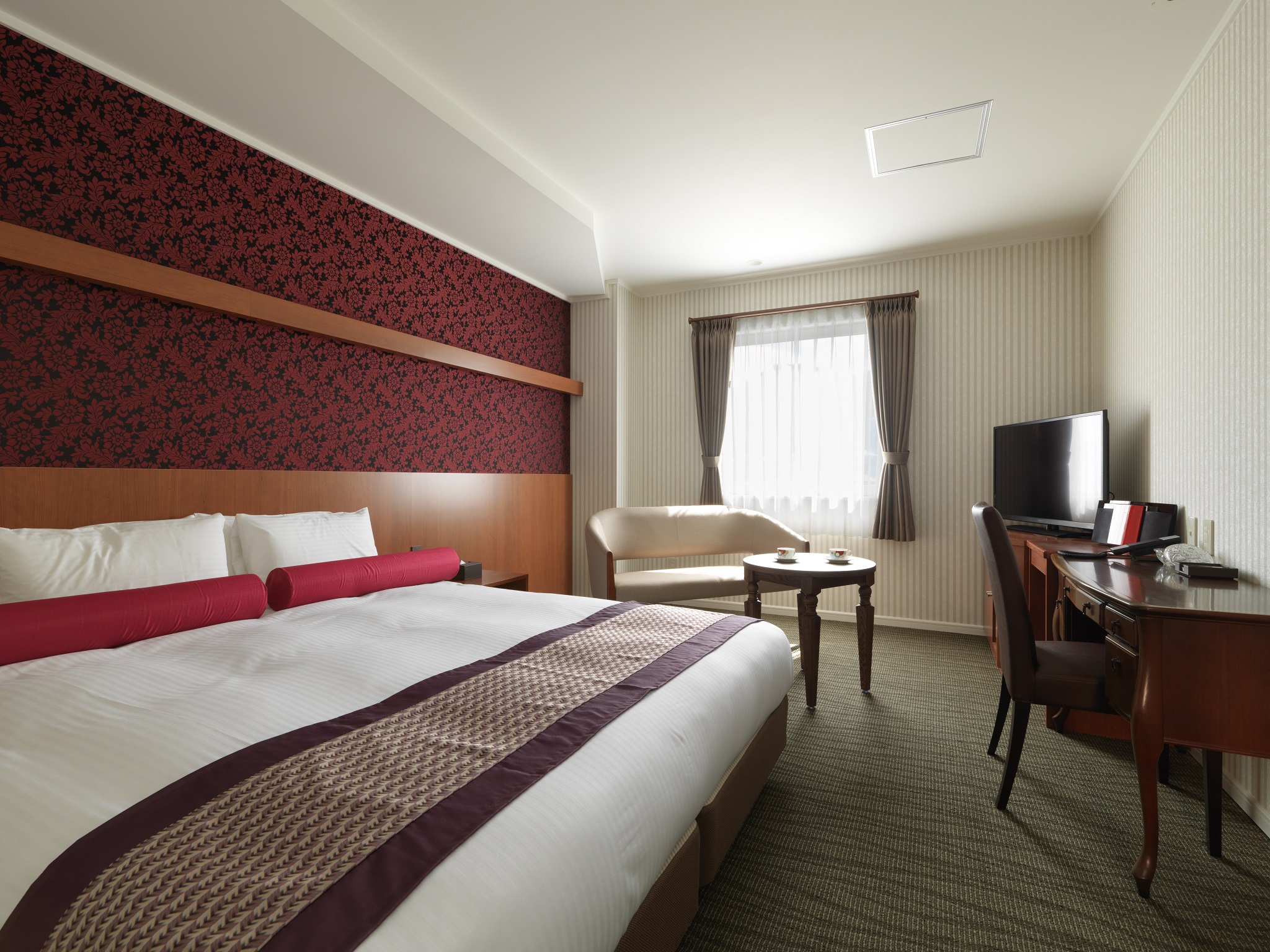 Double Queen Size Bed