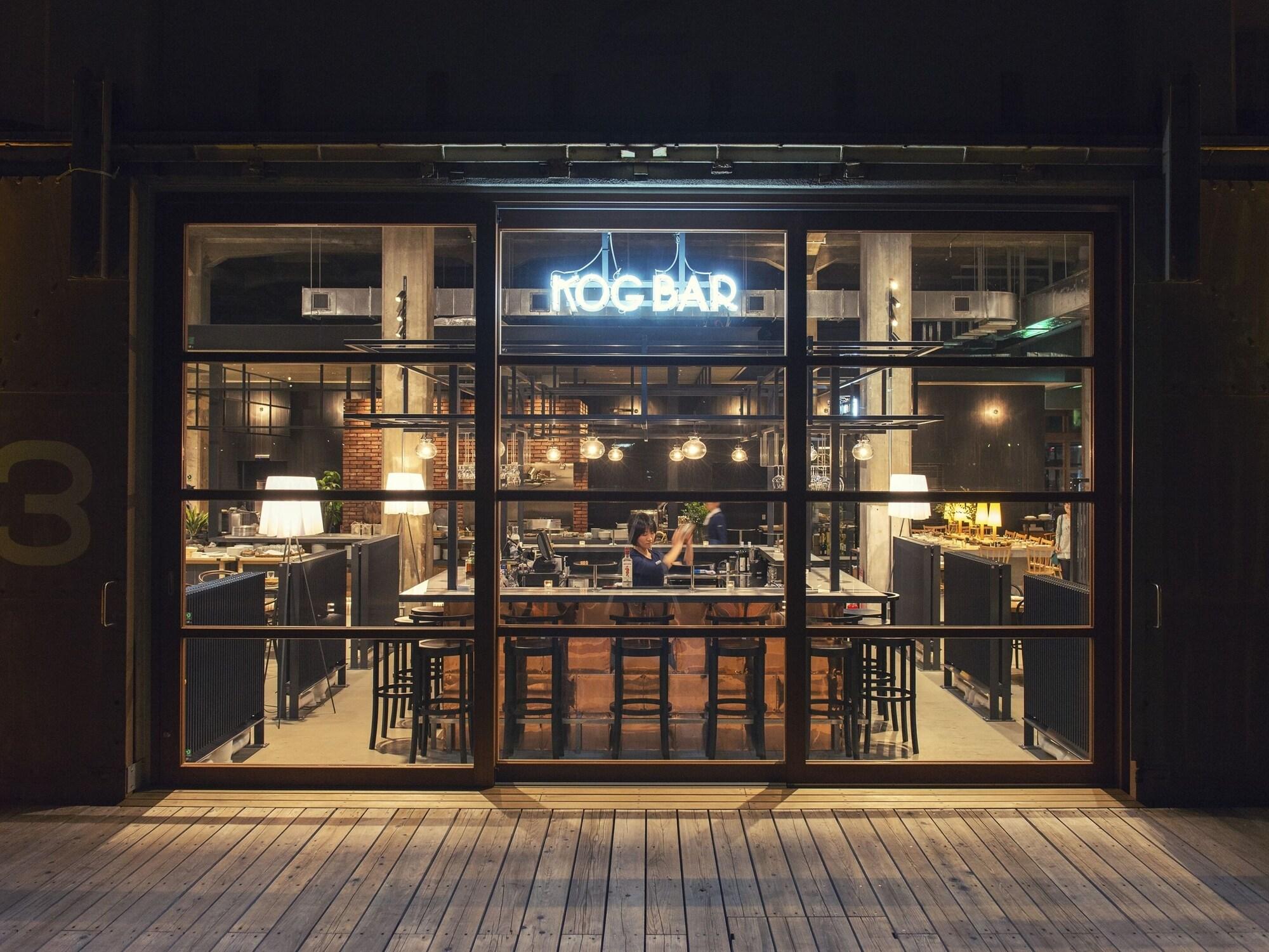 Bar