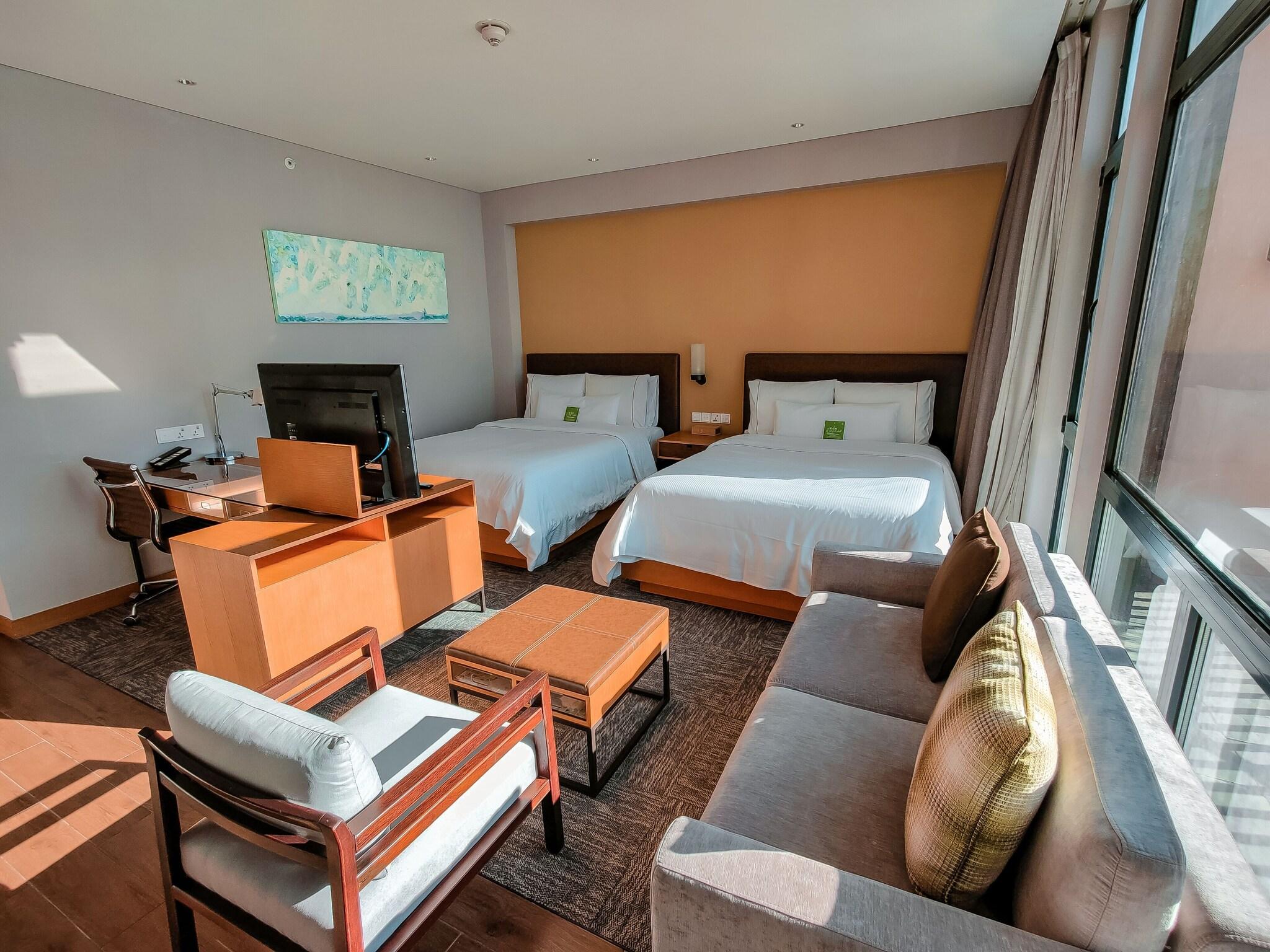 Studio Two Queen Beds