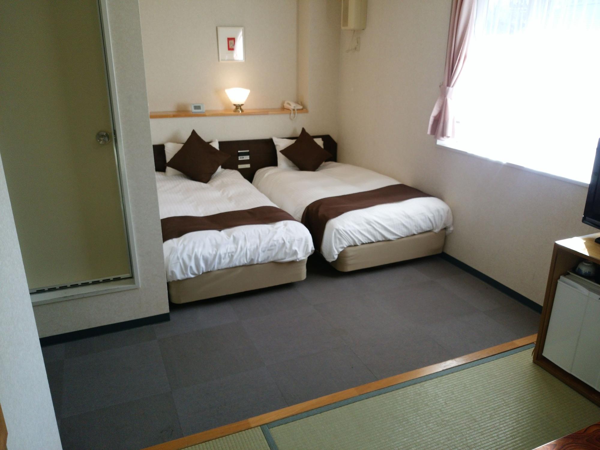 Twin Deluxe Two Beds