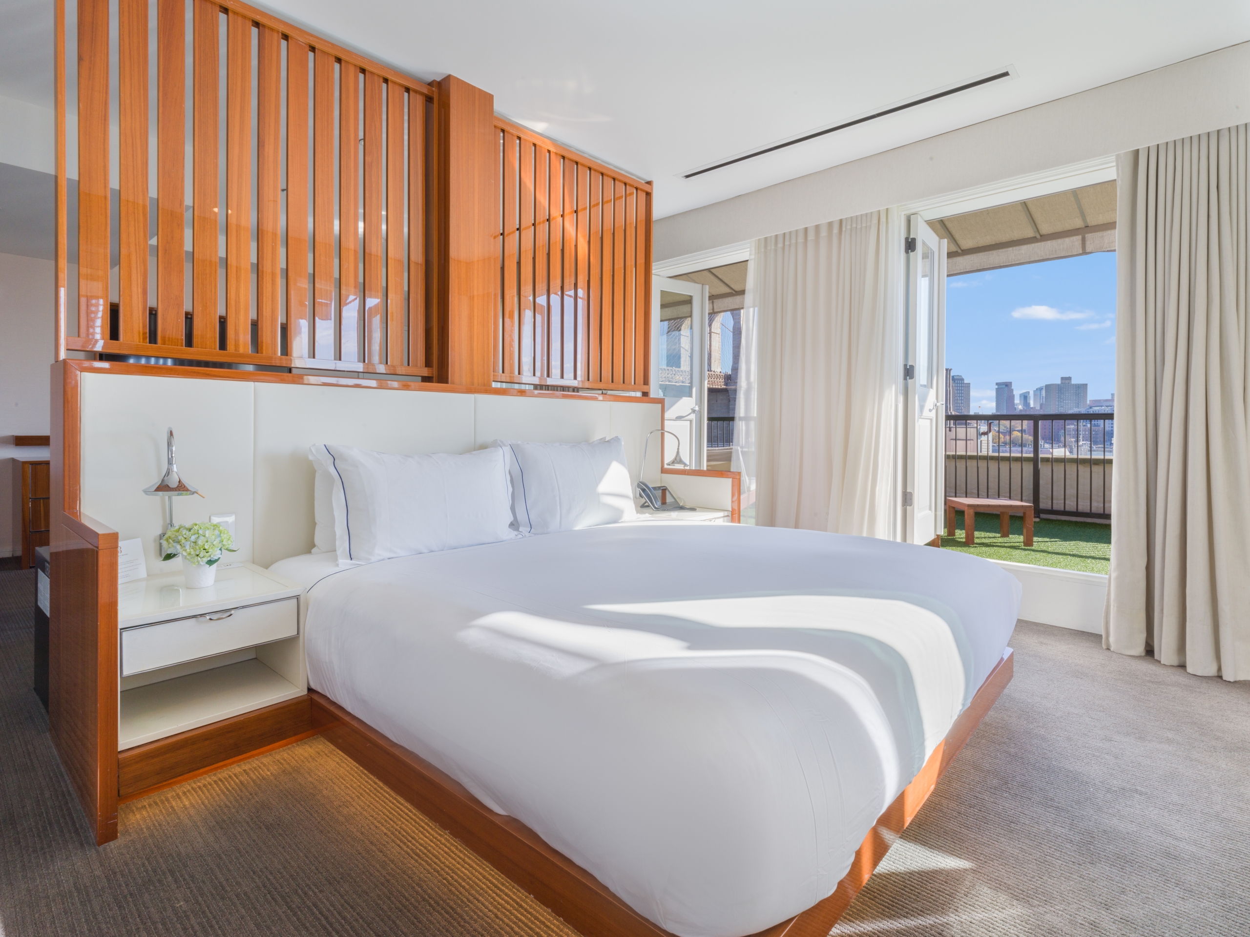 Room King Size Bed