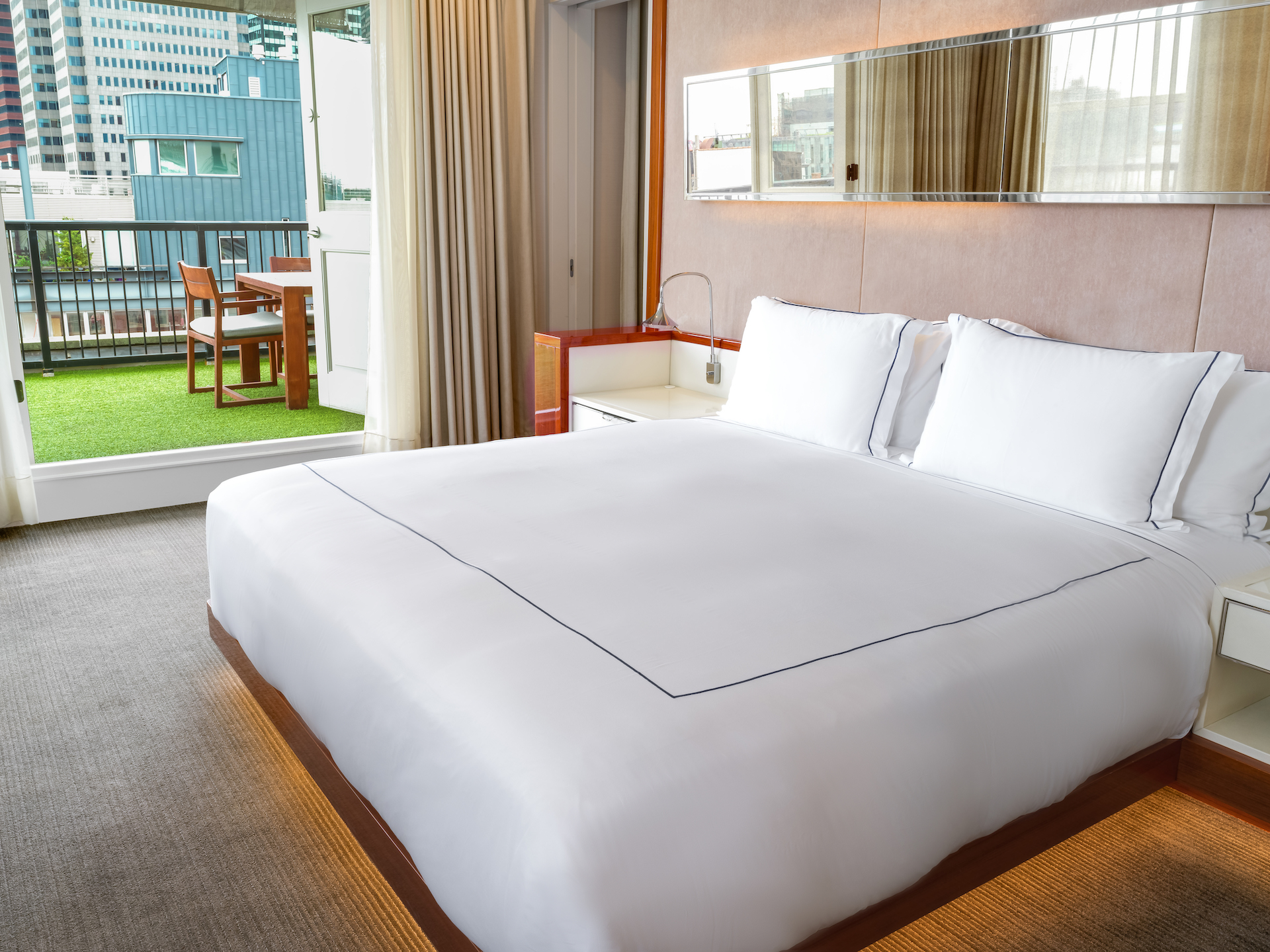 Suite King Size Bed