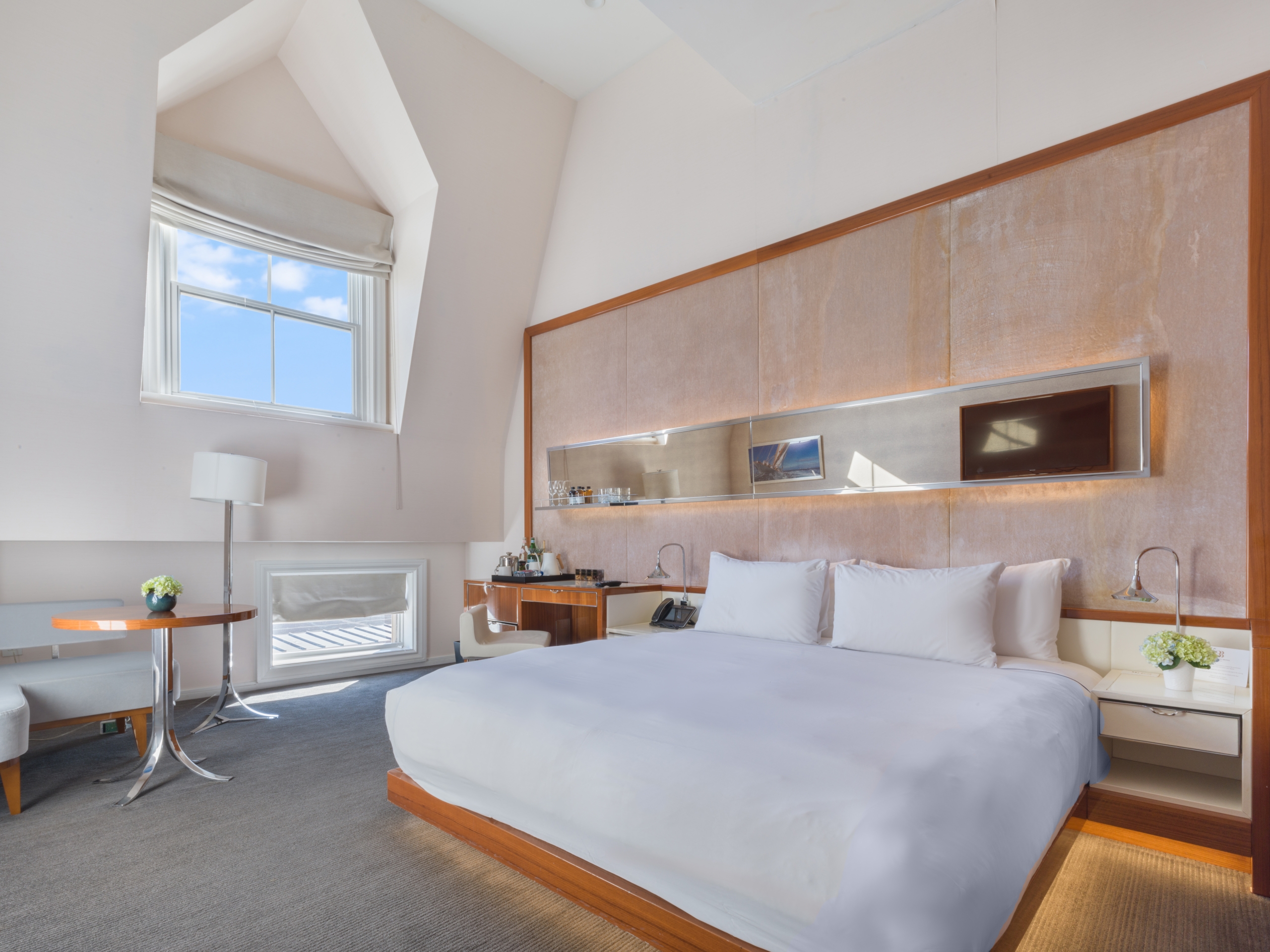 Room King Size Bed