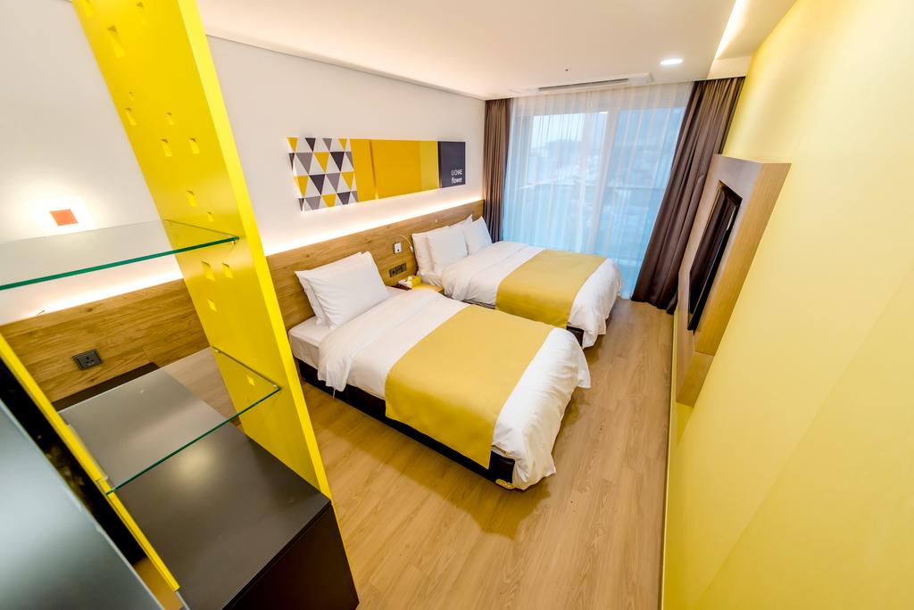 Double Deluxe Mountain View