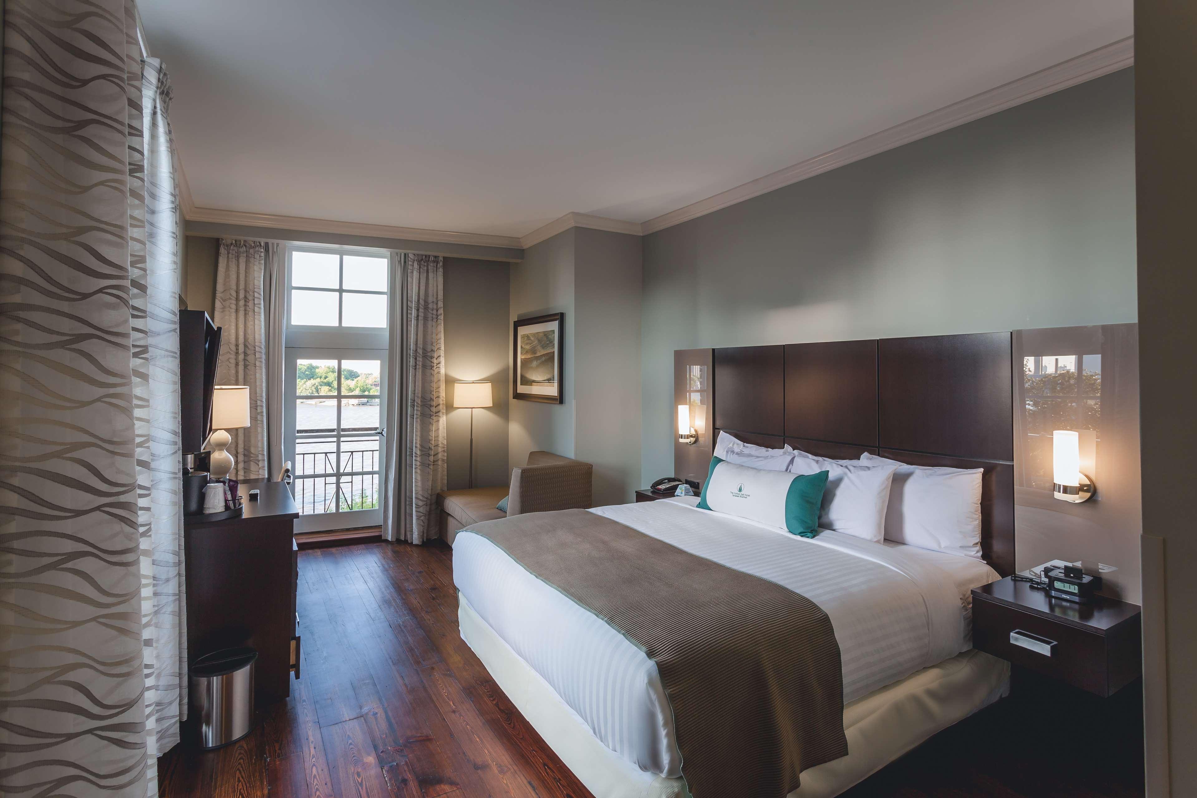 Double City View King Bed