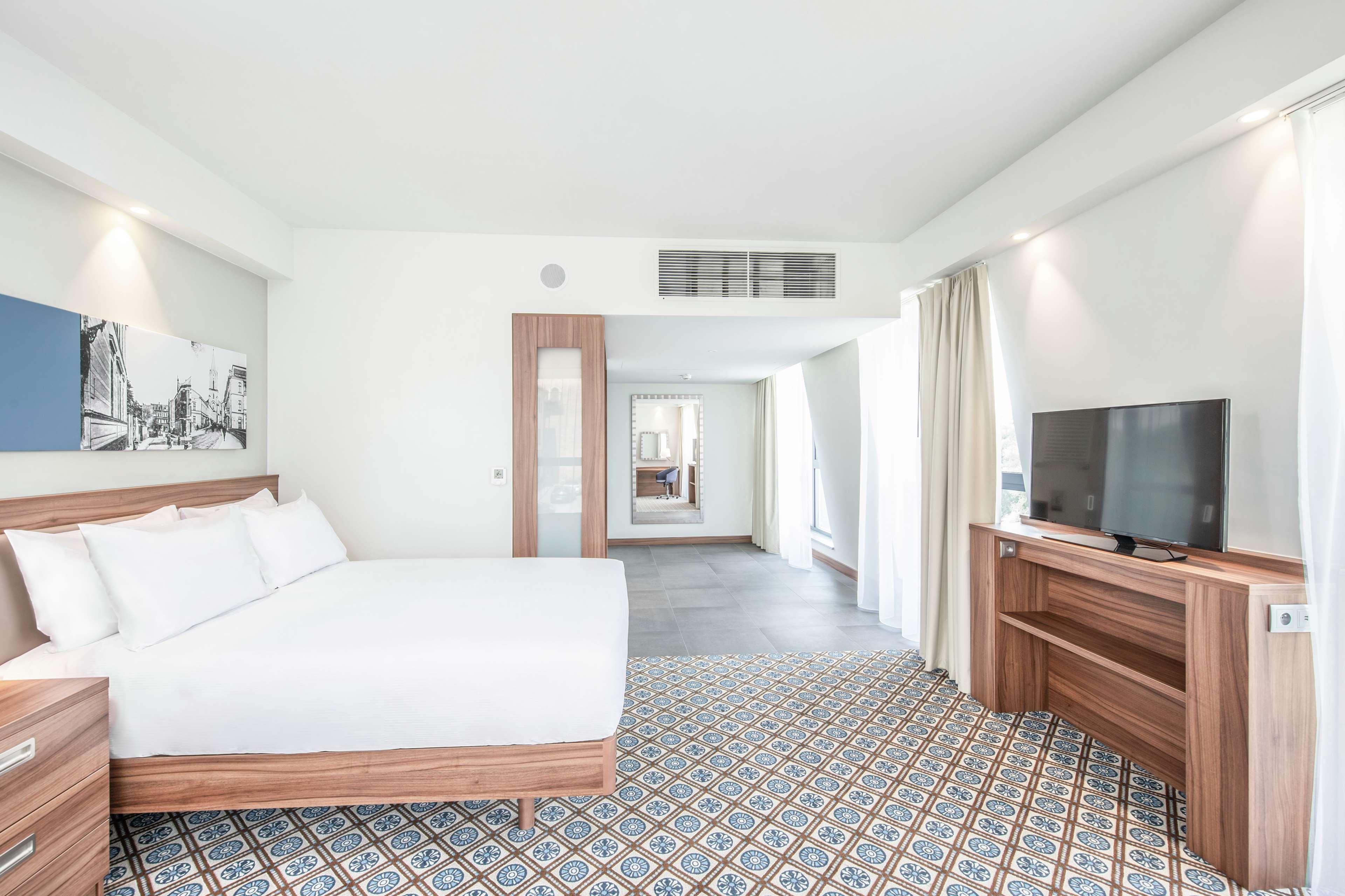 Double Queen Size Bed