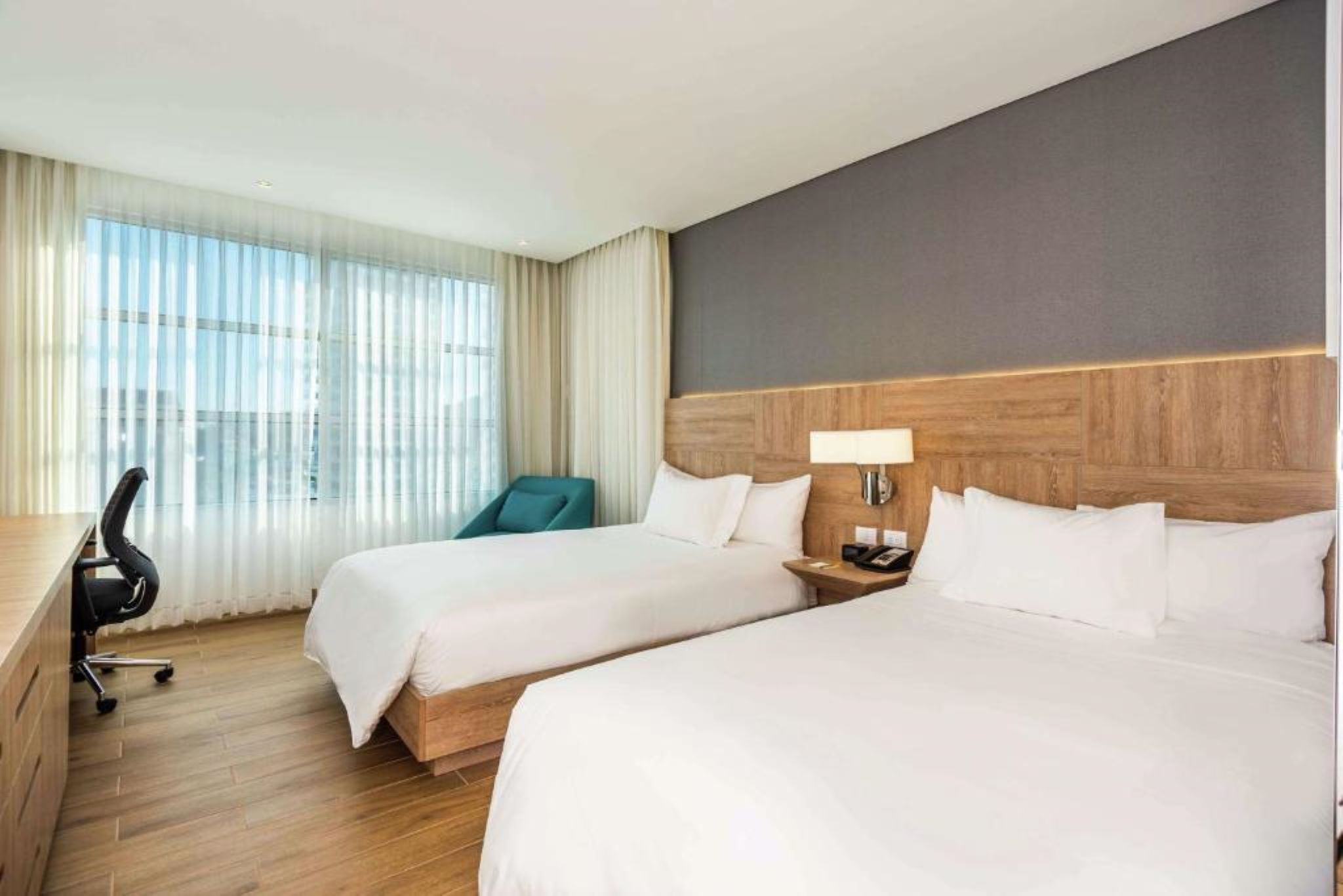 Twin City View King Bed