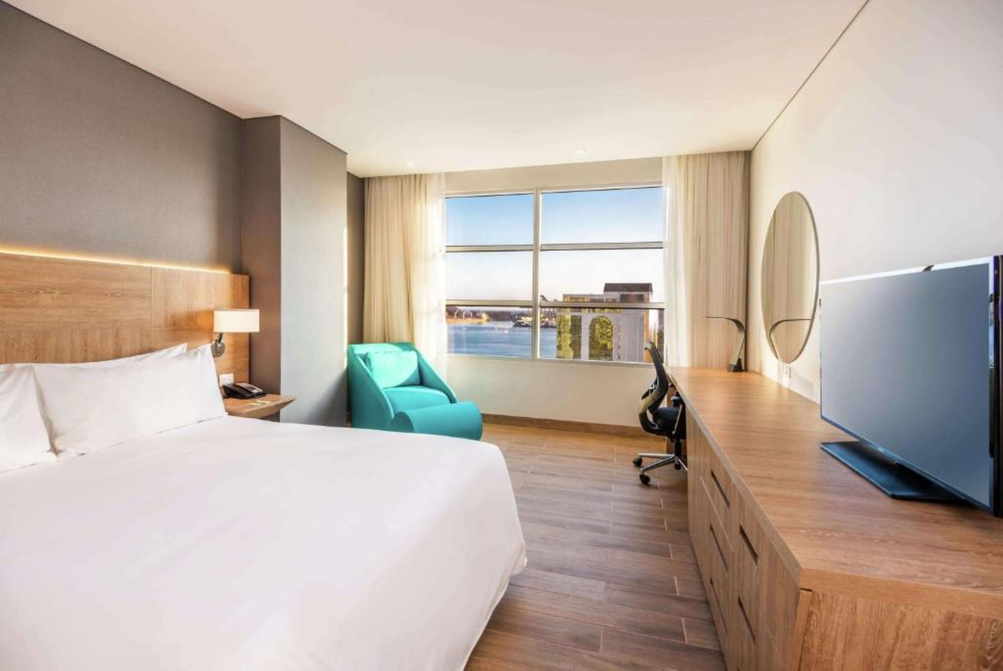 Single Ocean View King Bed