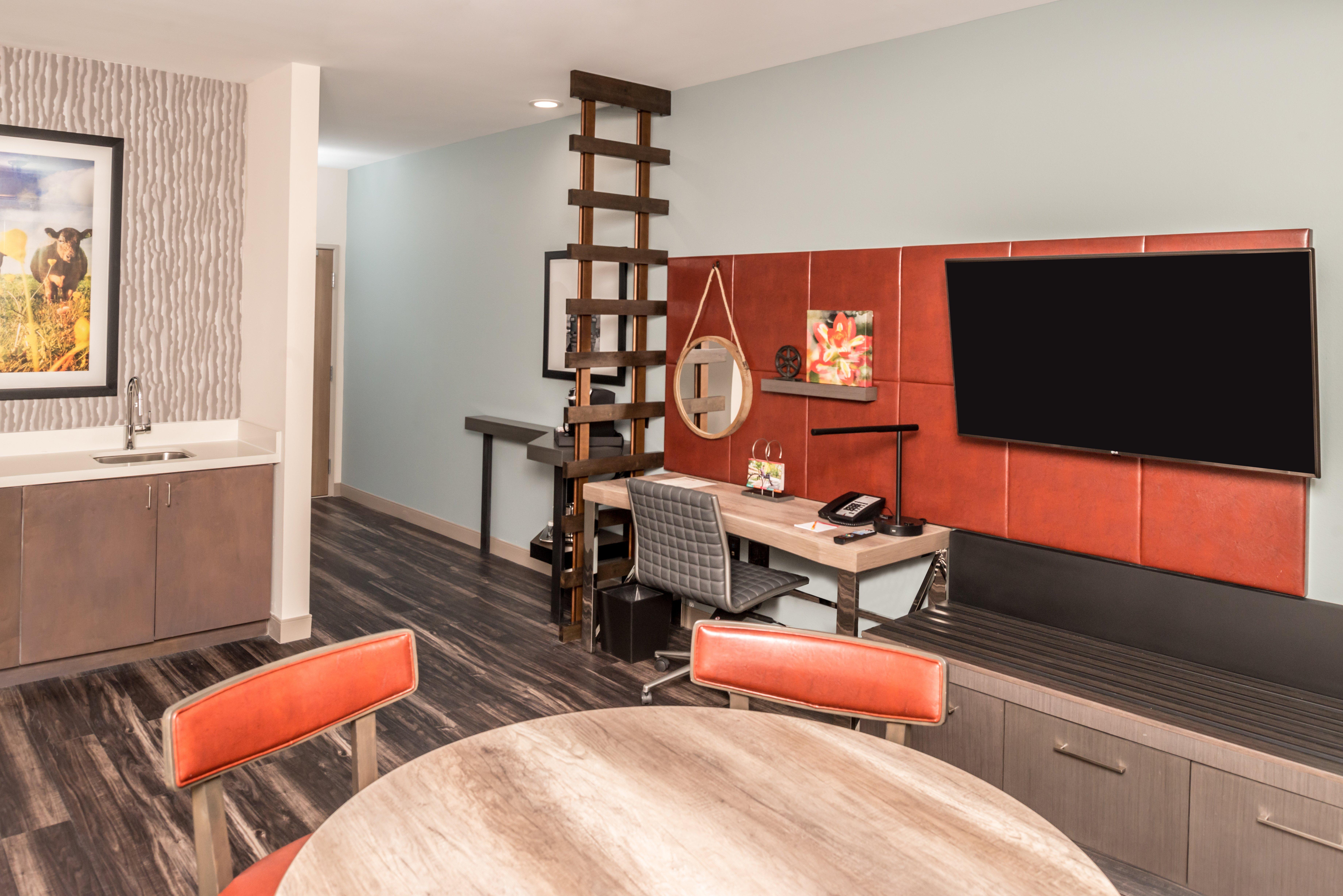 Suite Accessible King Size Bed