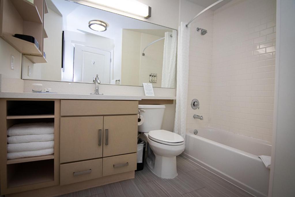 Studio Queen Size Bed