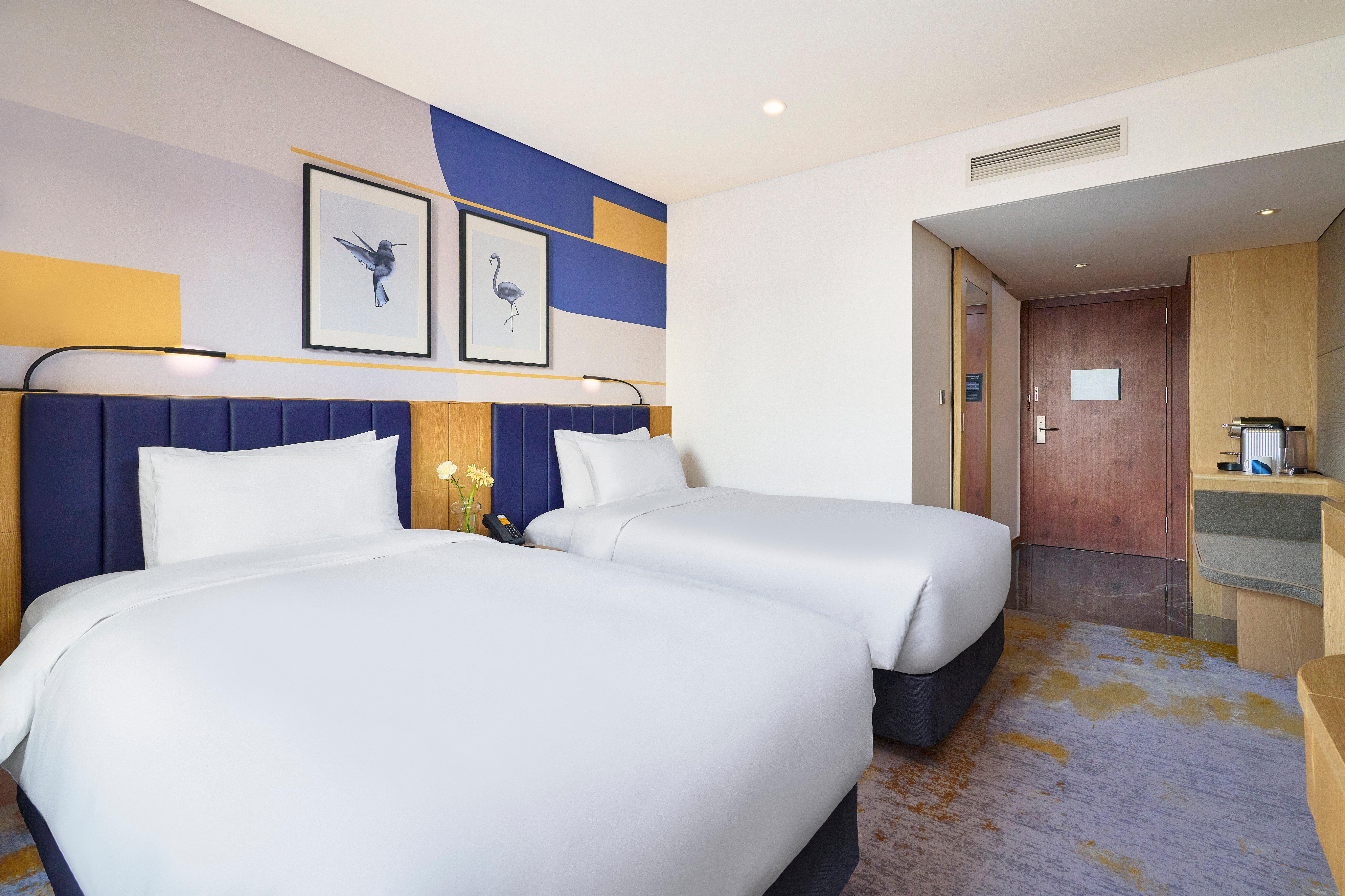 Twin Deluxe Mountain View