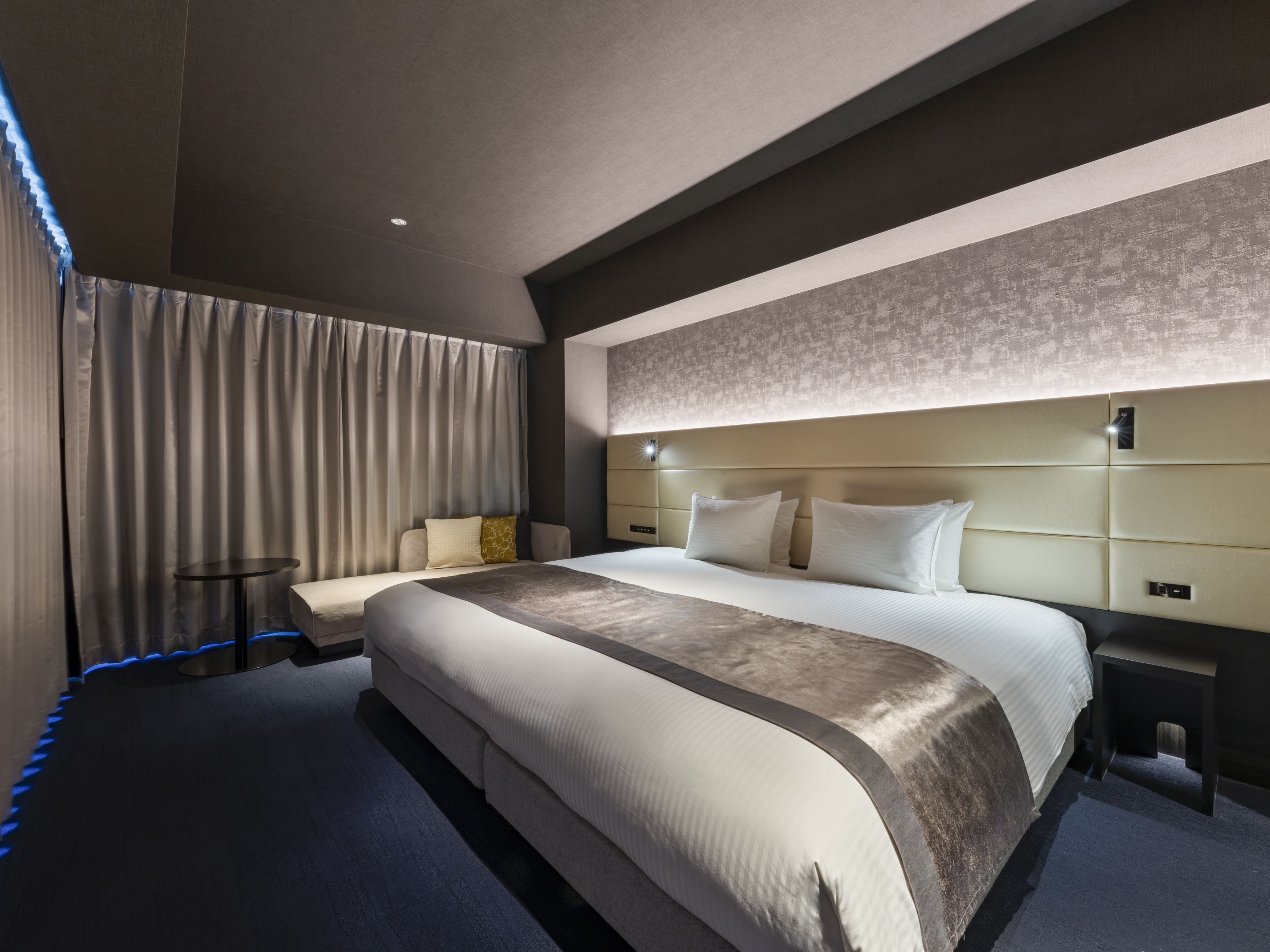 Double Deluxe King Bed