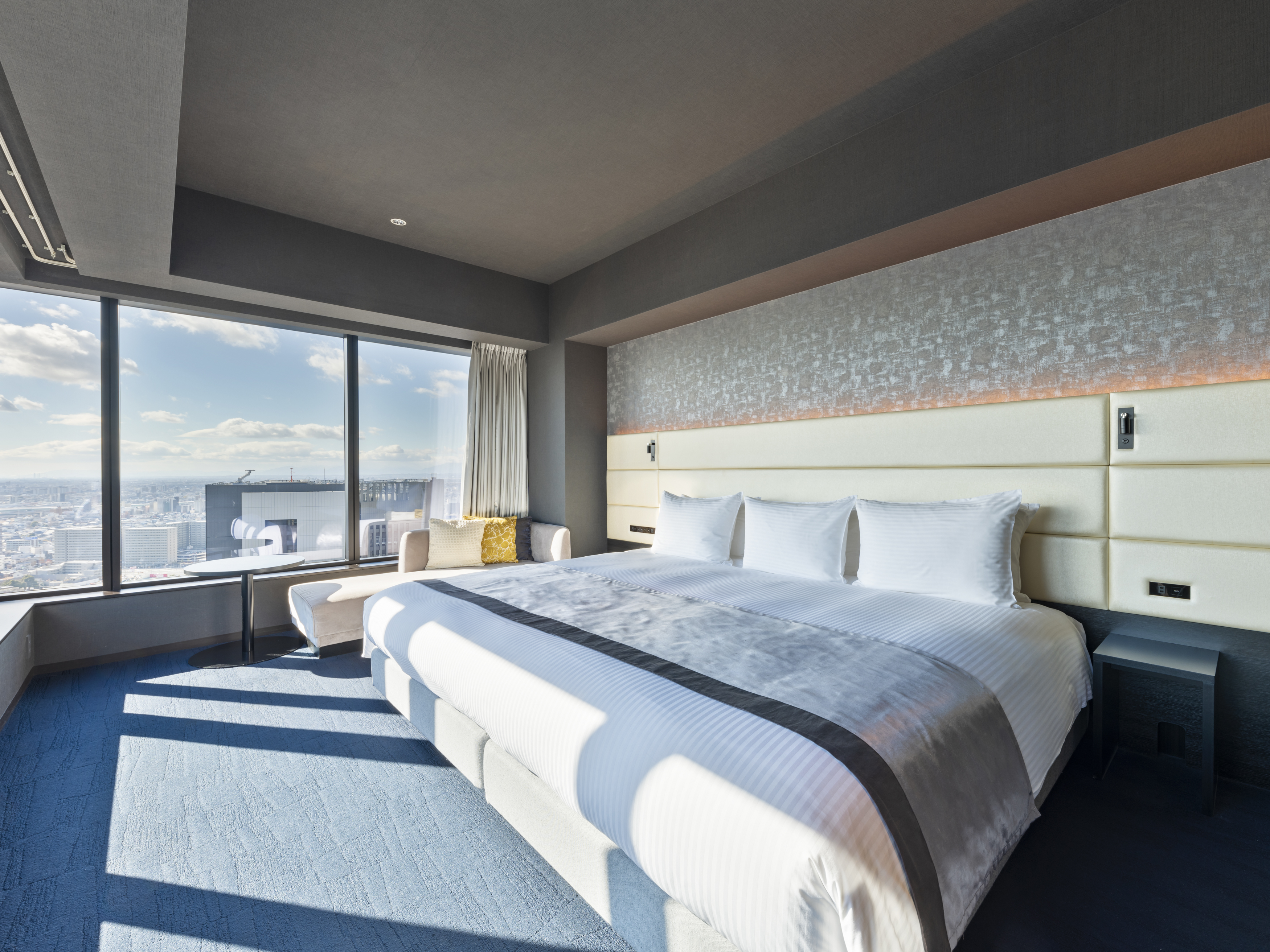 Double Deluxe King Bed