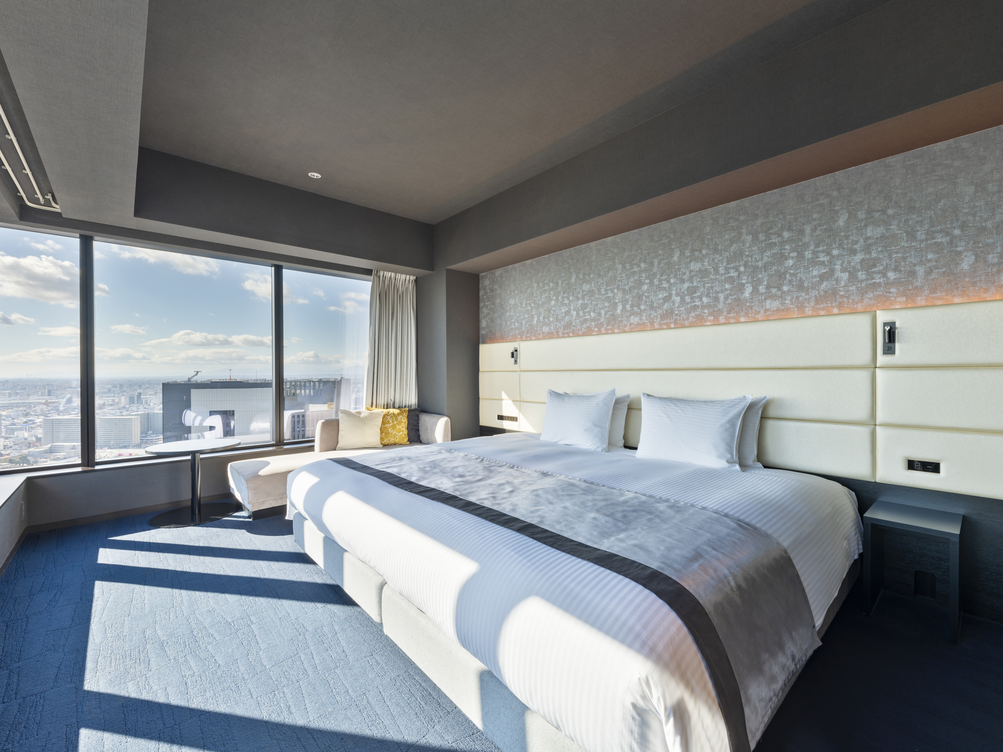 Double Deluxe King Bed