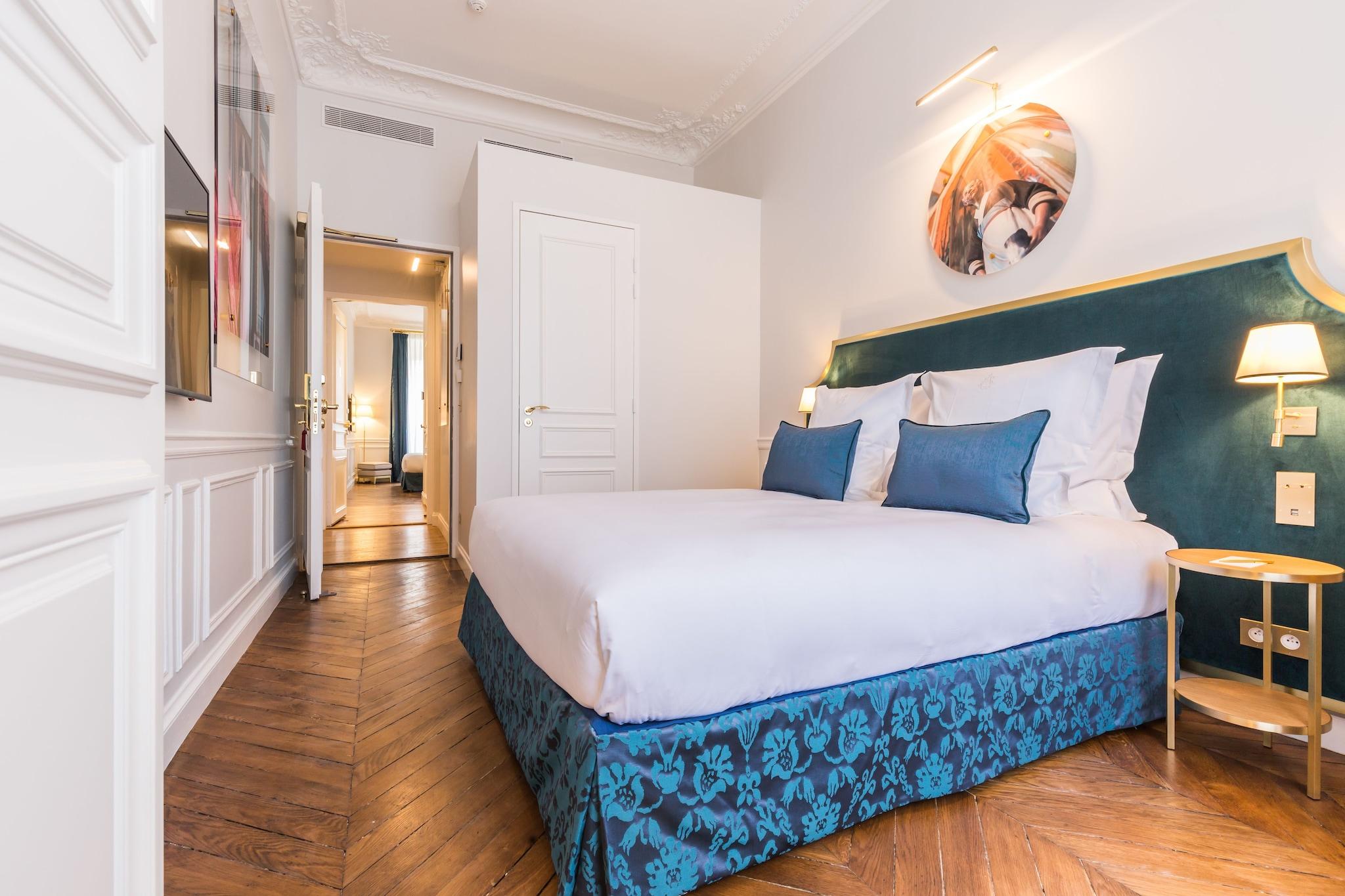 Quadruple Deluxe Queen Bed