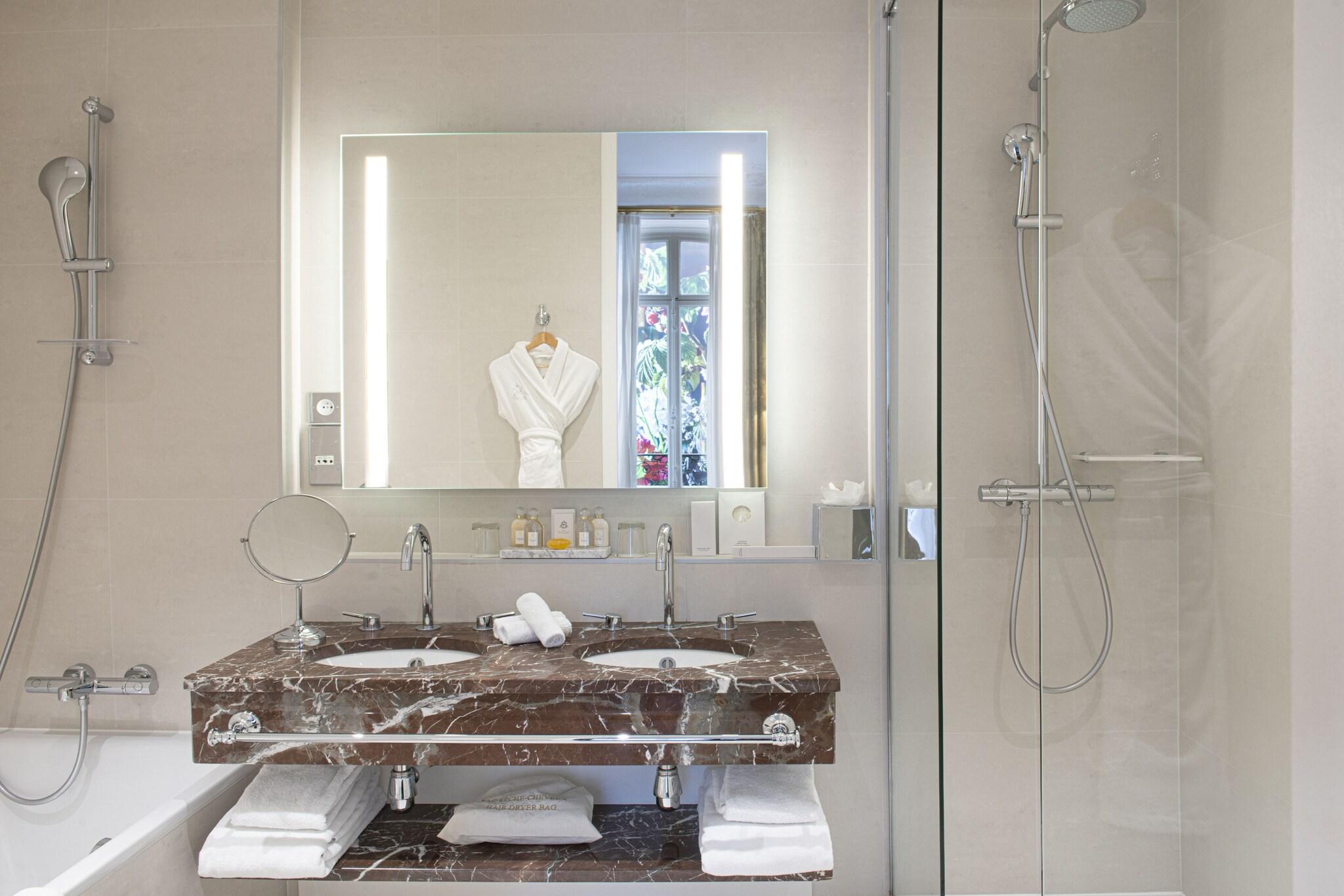 Suite Connecting Room