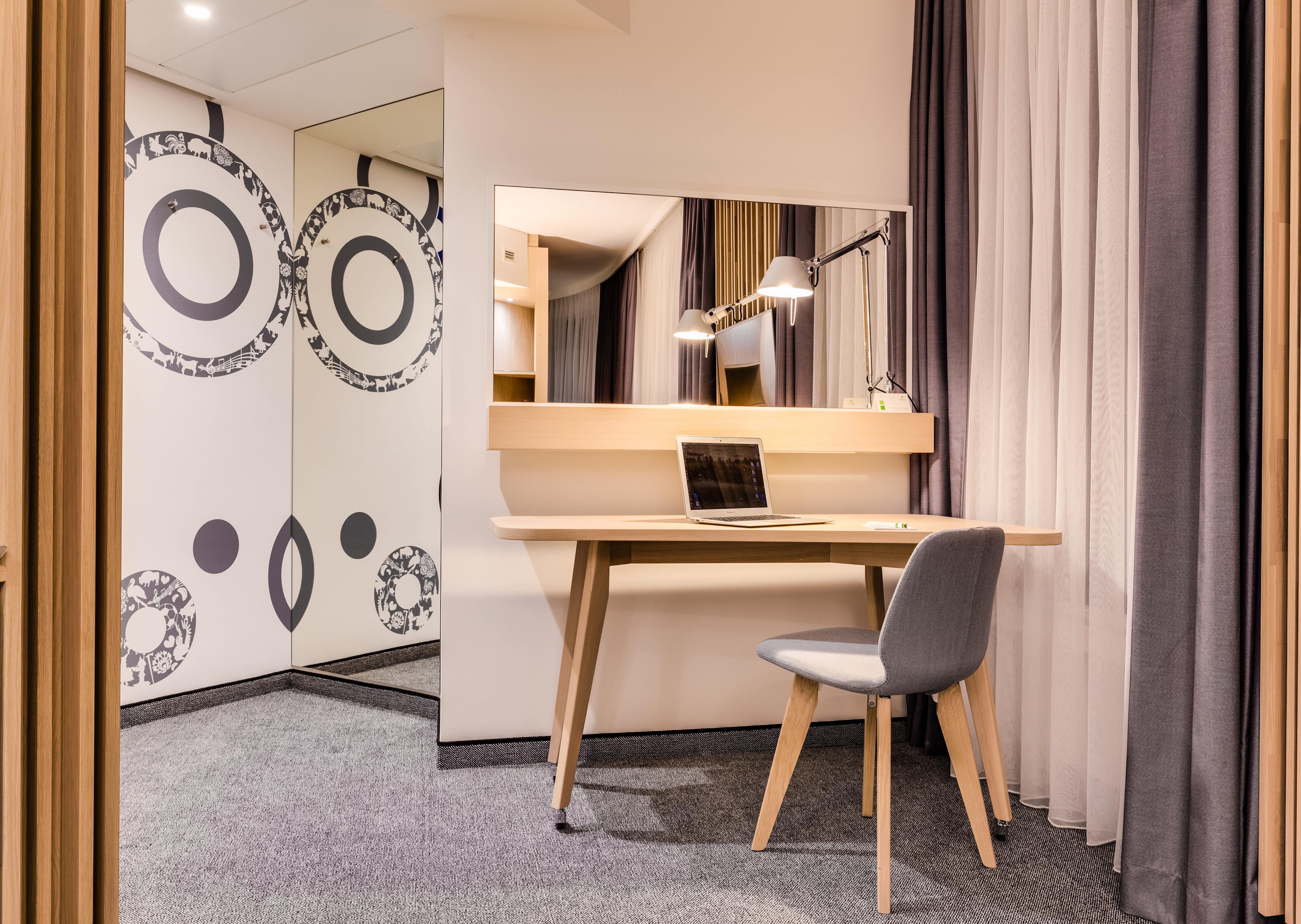 Suite City View King Bed