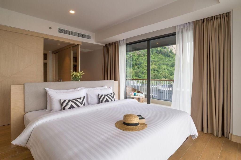 Double Deluxe Sea View with Balcony