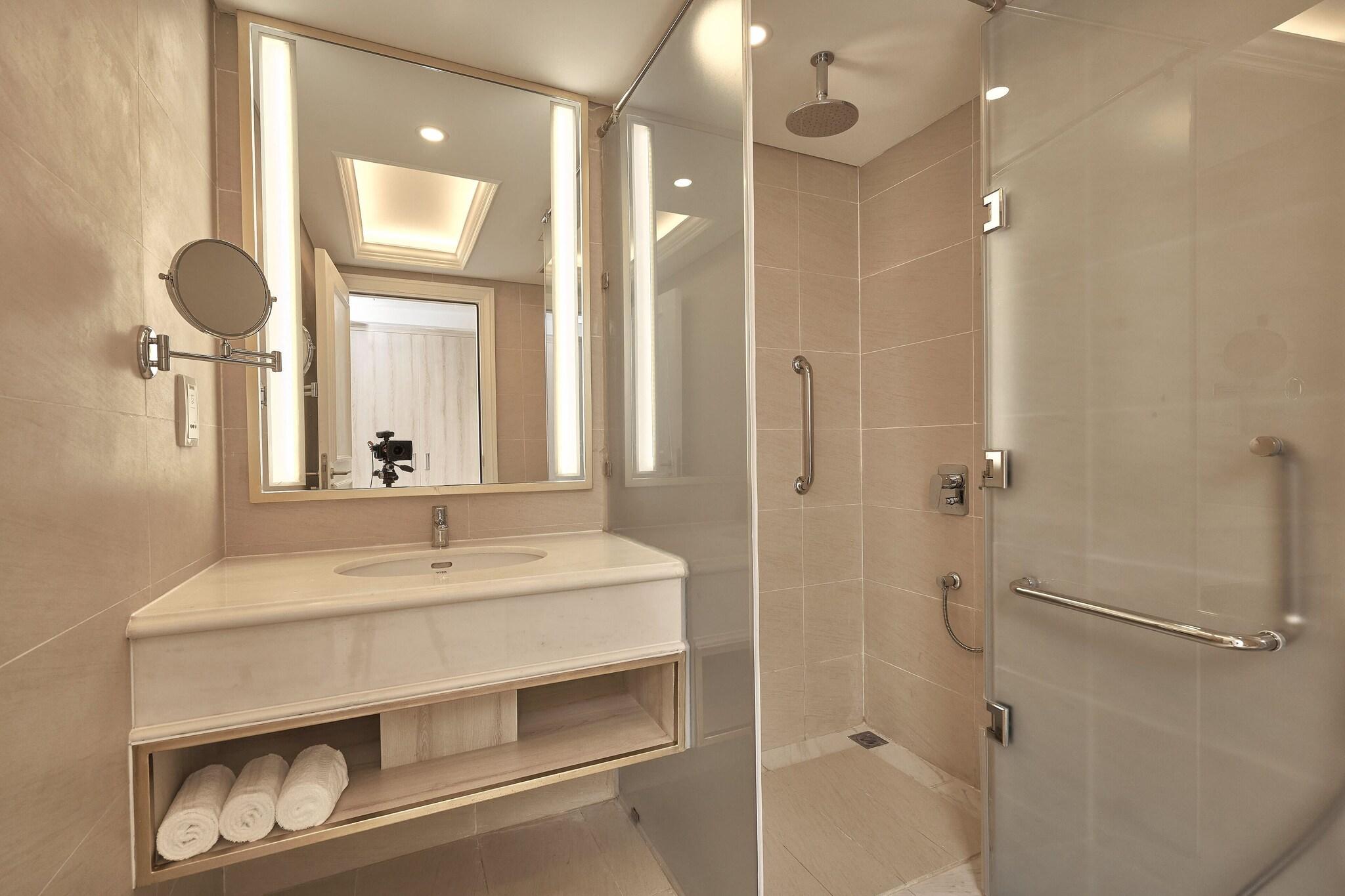 Double Pool View King Bed