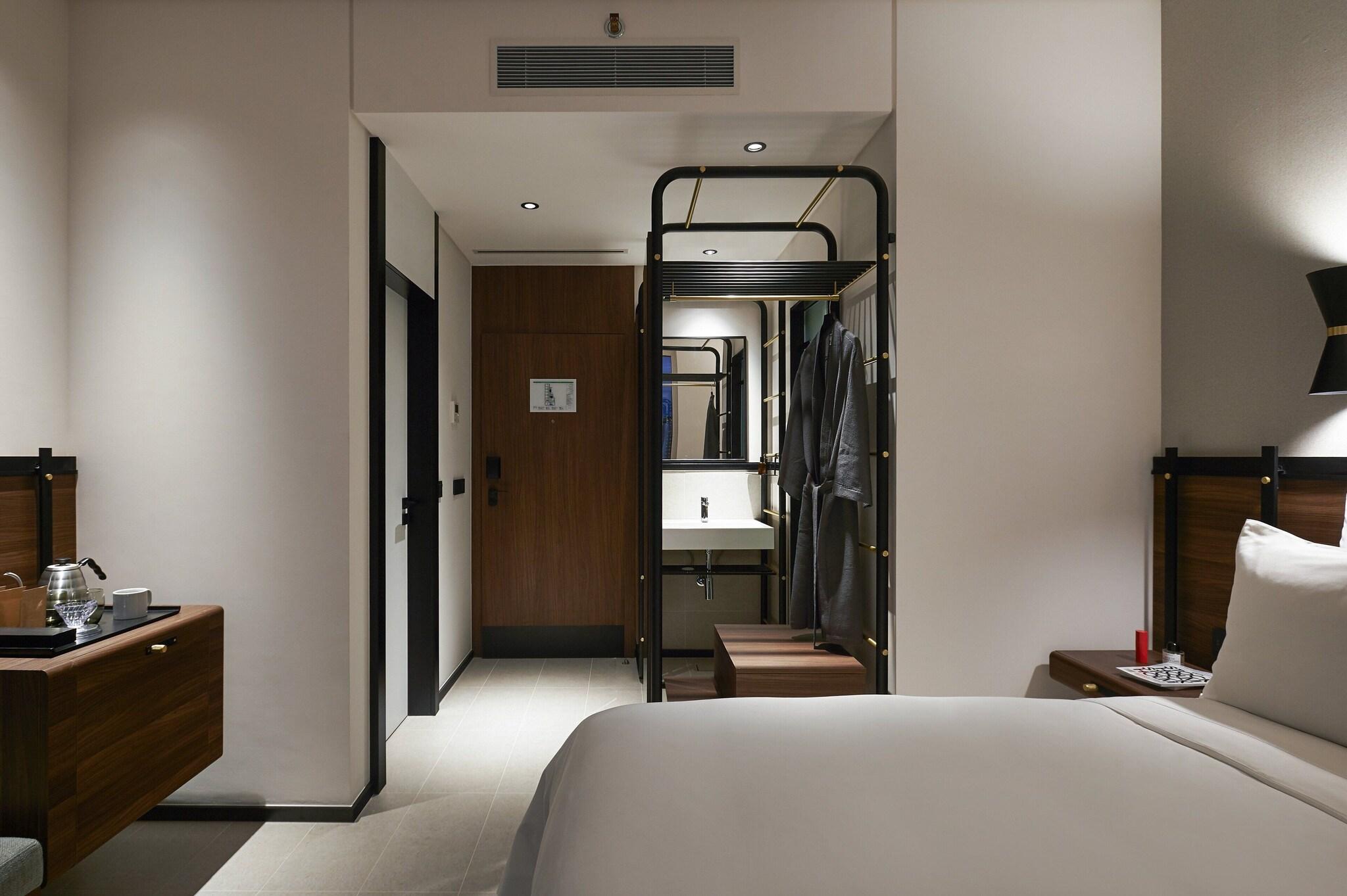 Double Queen Size Bed