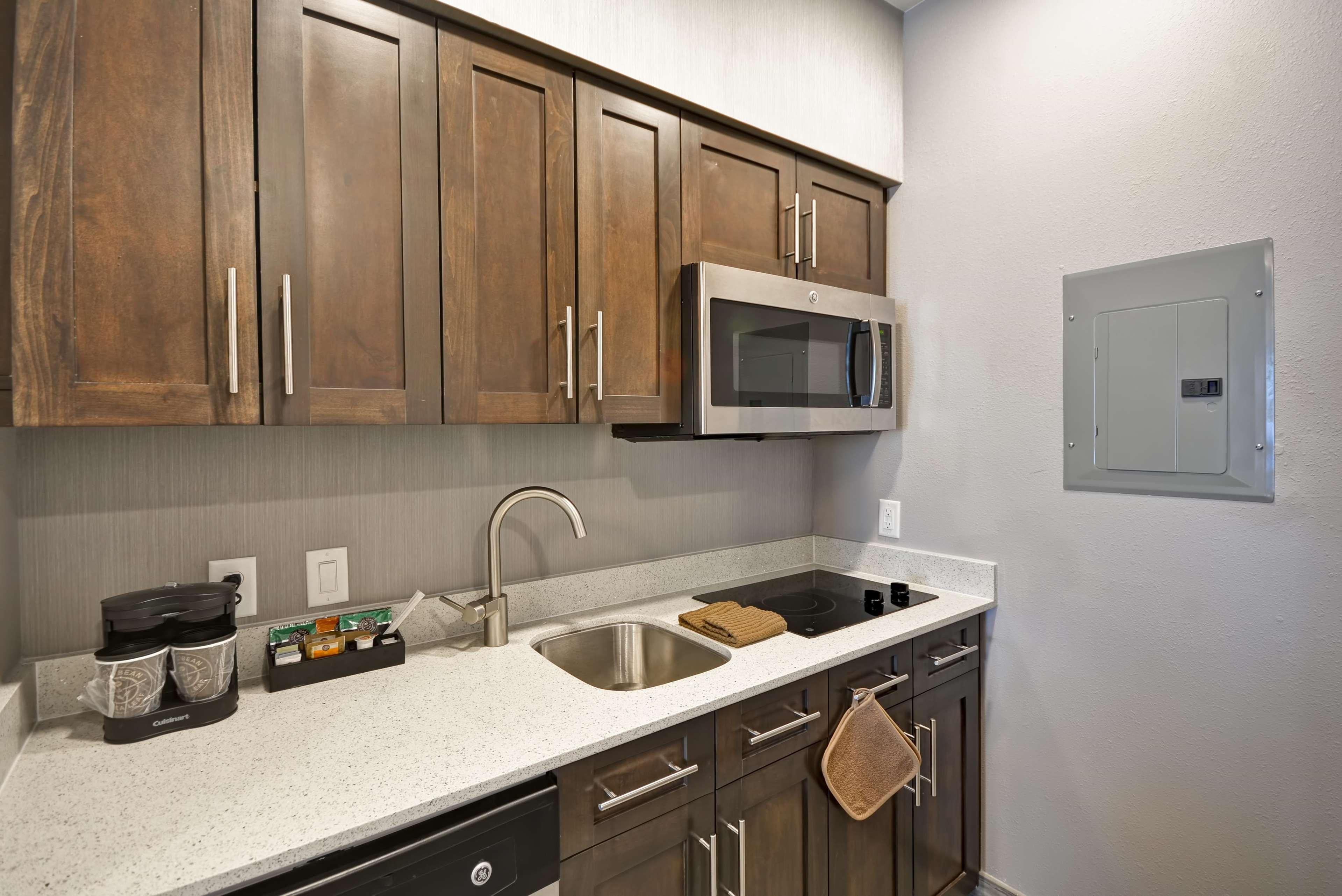 Studio Two Queen Beds