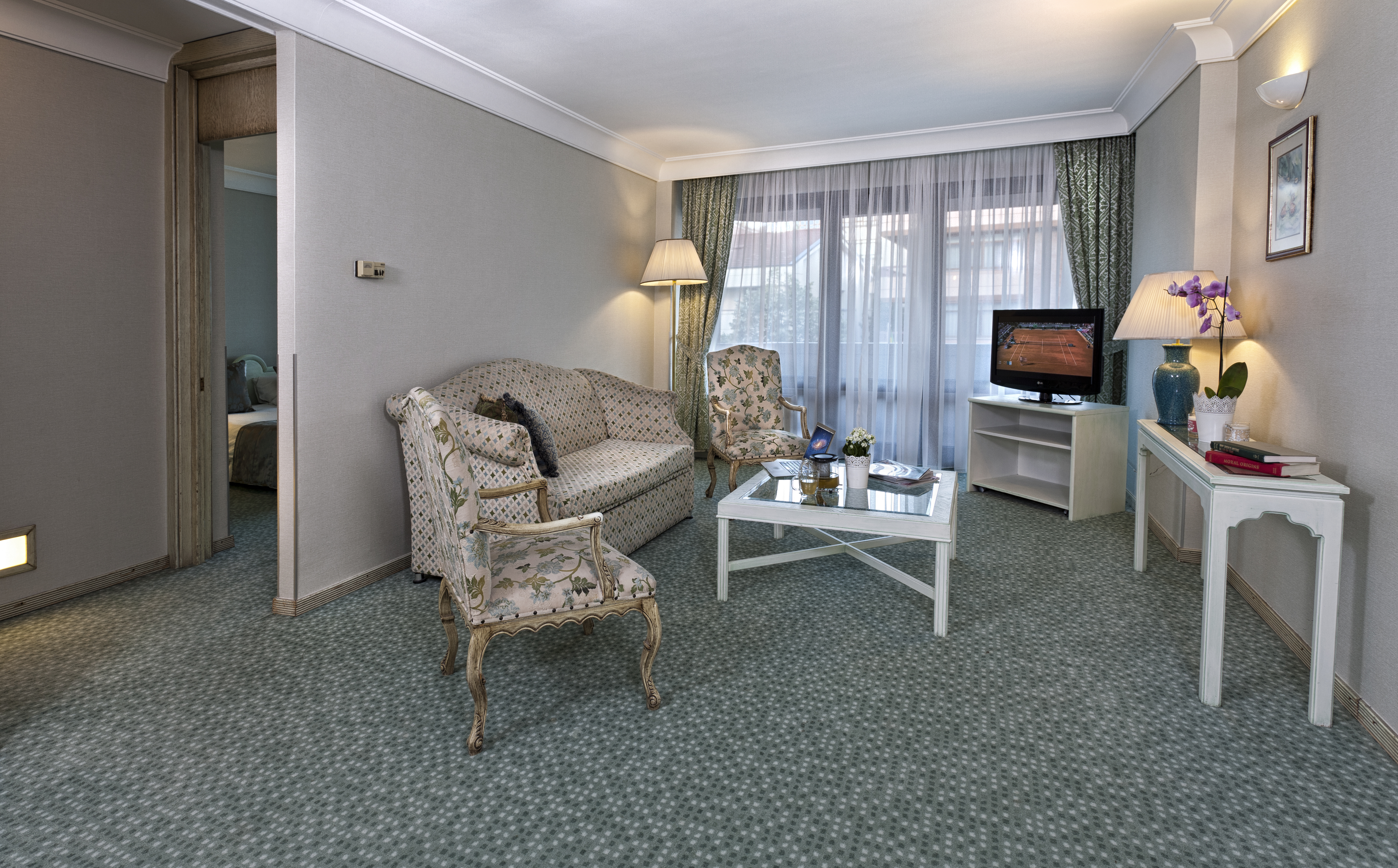 Apartment Connecting Room