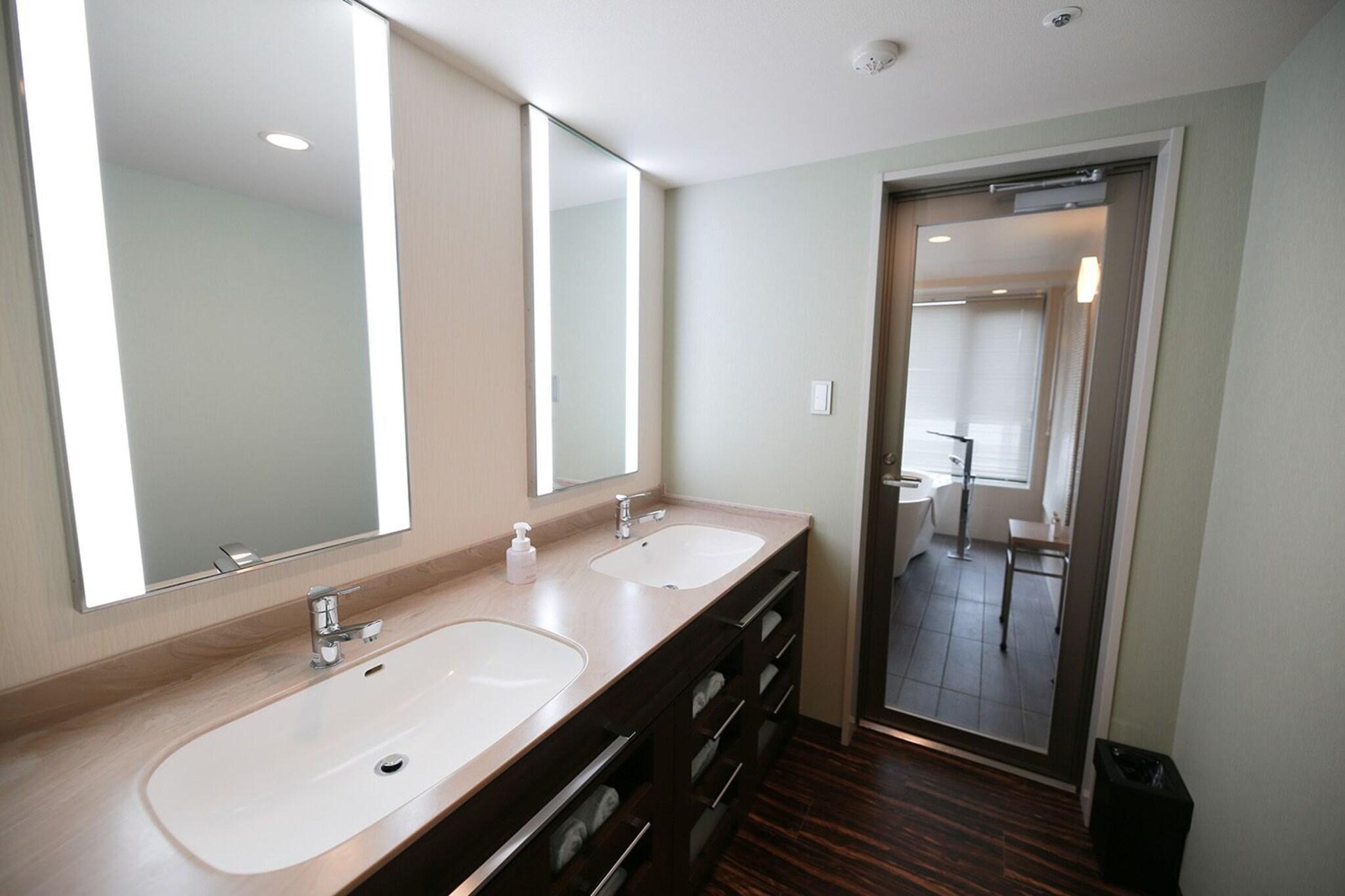 Twin Deluxe Two Beds