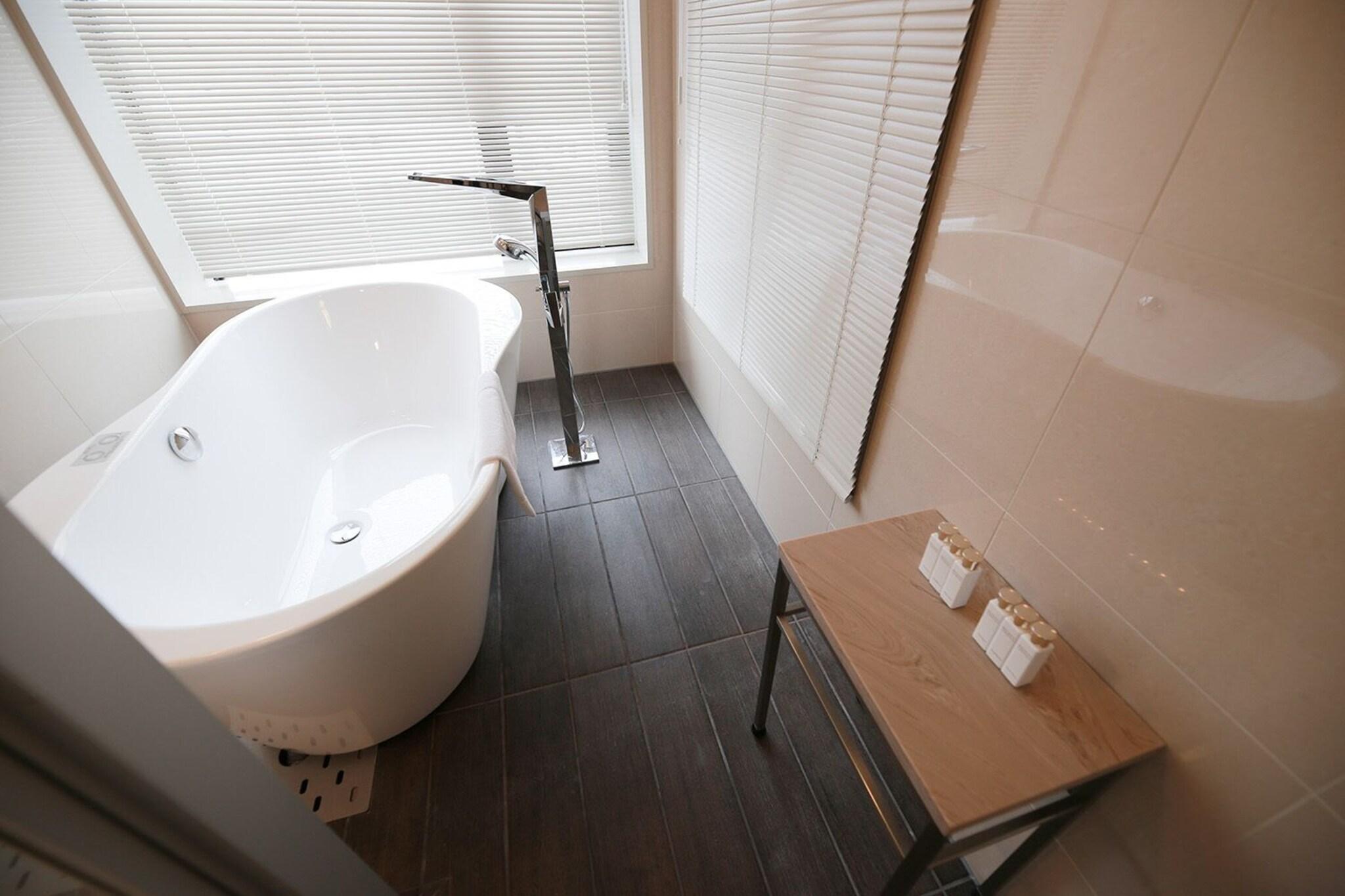 Twin Deluxe Two Beds