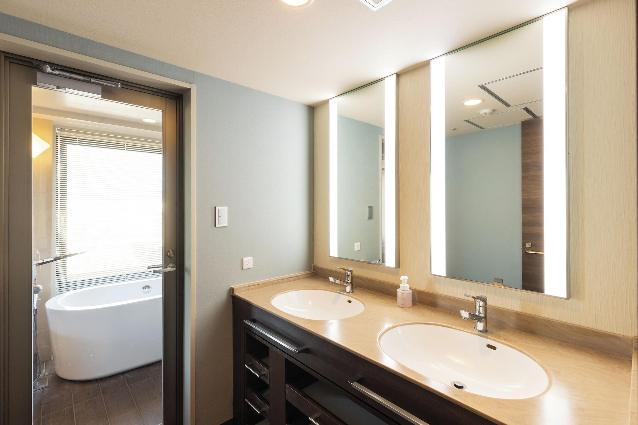 Twin Deluxe Two Beds