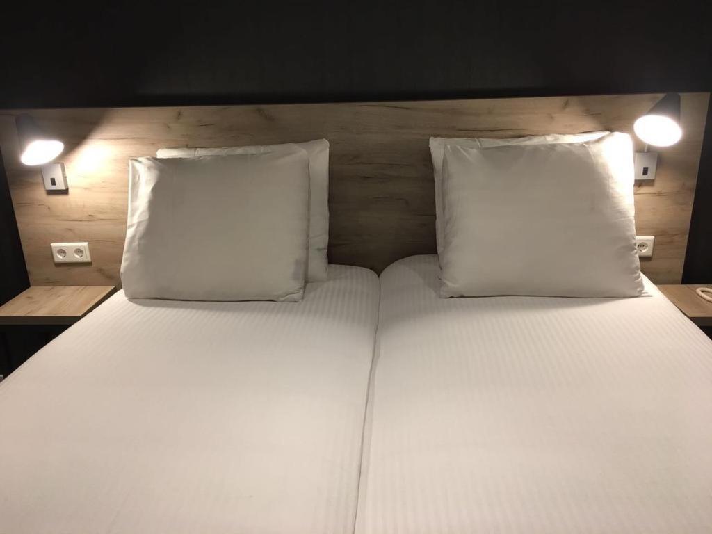 Twin Two Beds