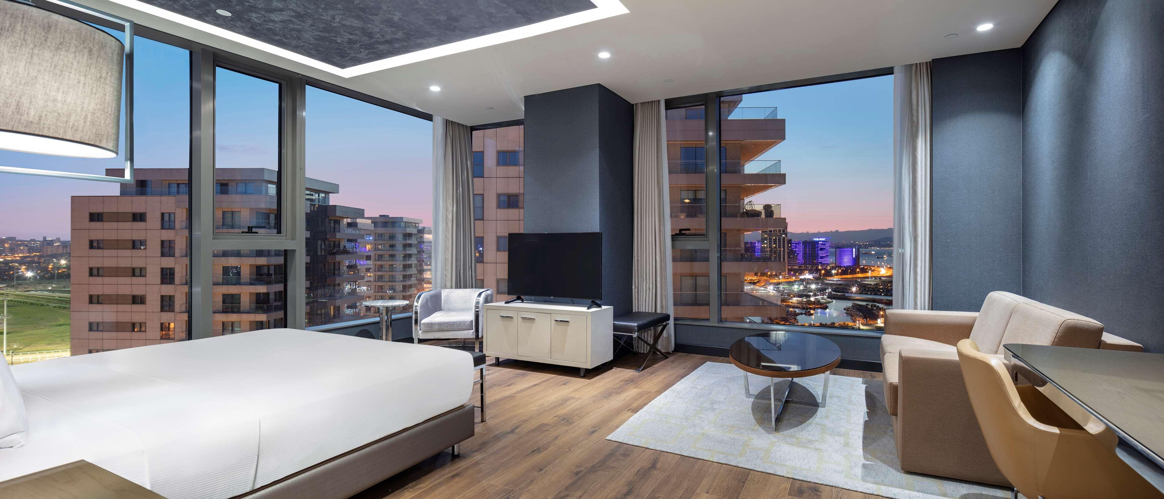 Junior Suite Sea View King Bed