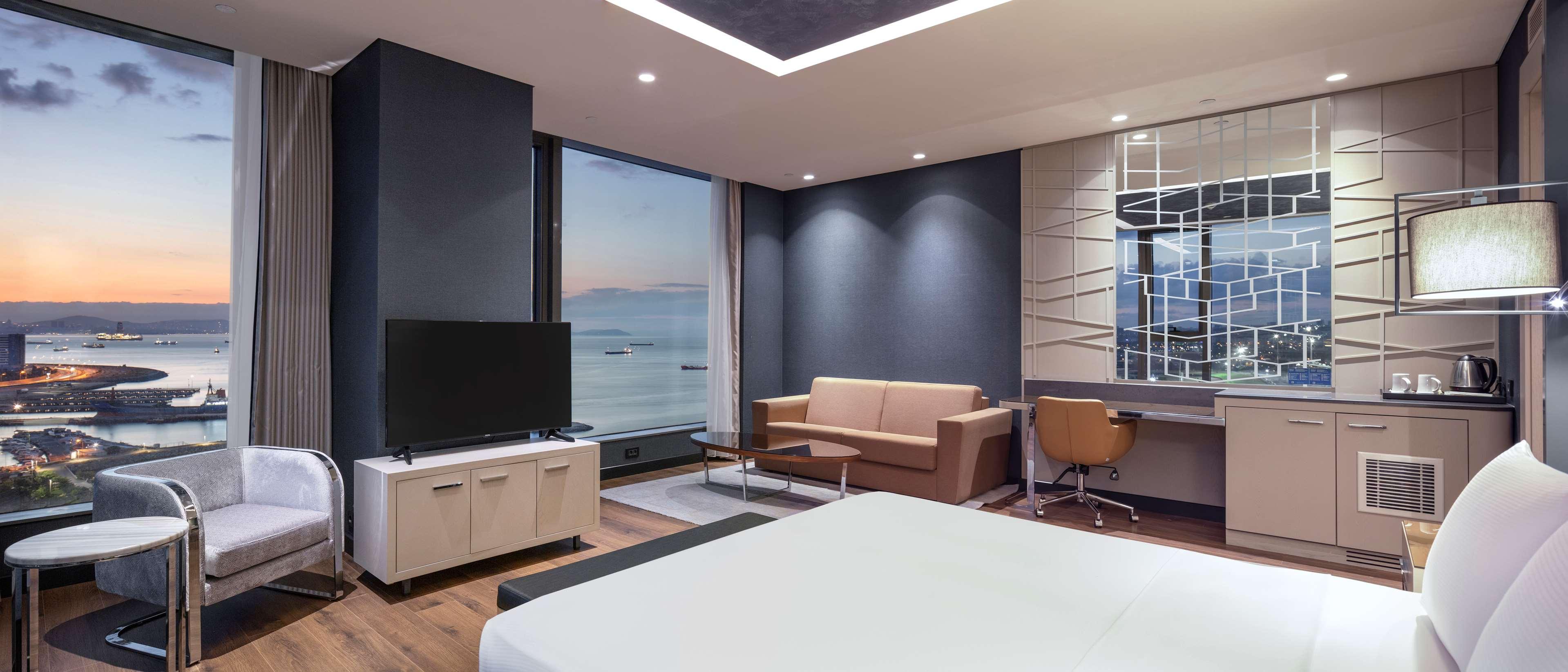 Junior Suite Sea View King Bed