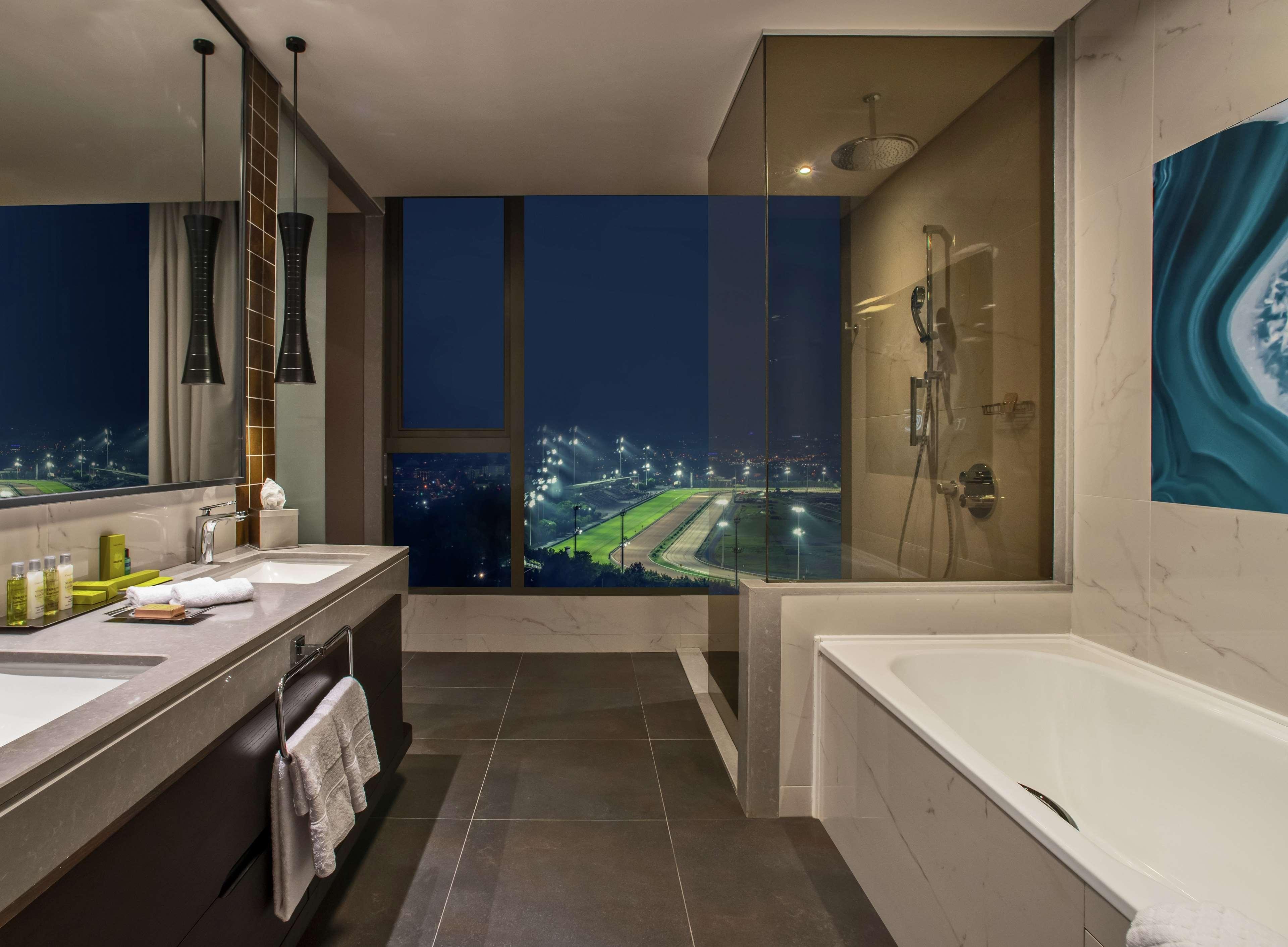 Junior Suite Sea View King Bed