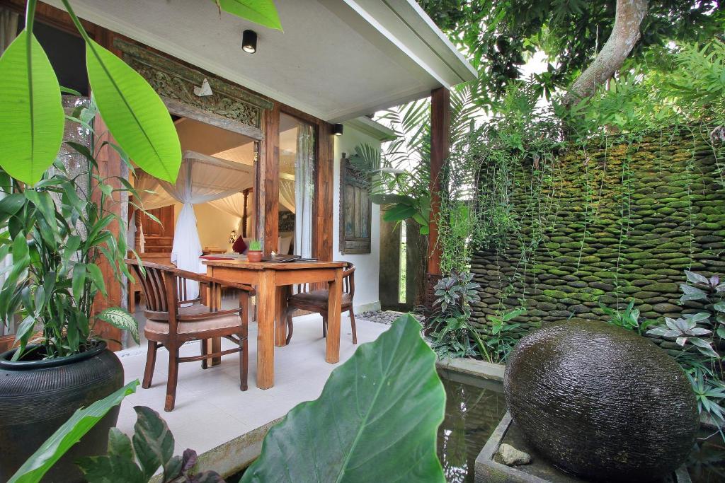 Double Deluxe Pool View