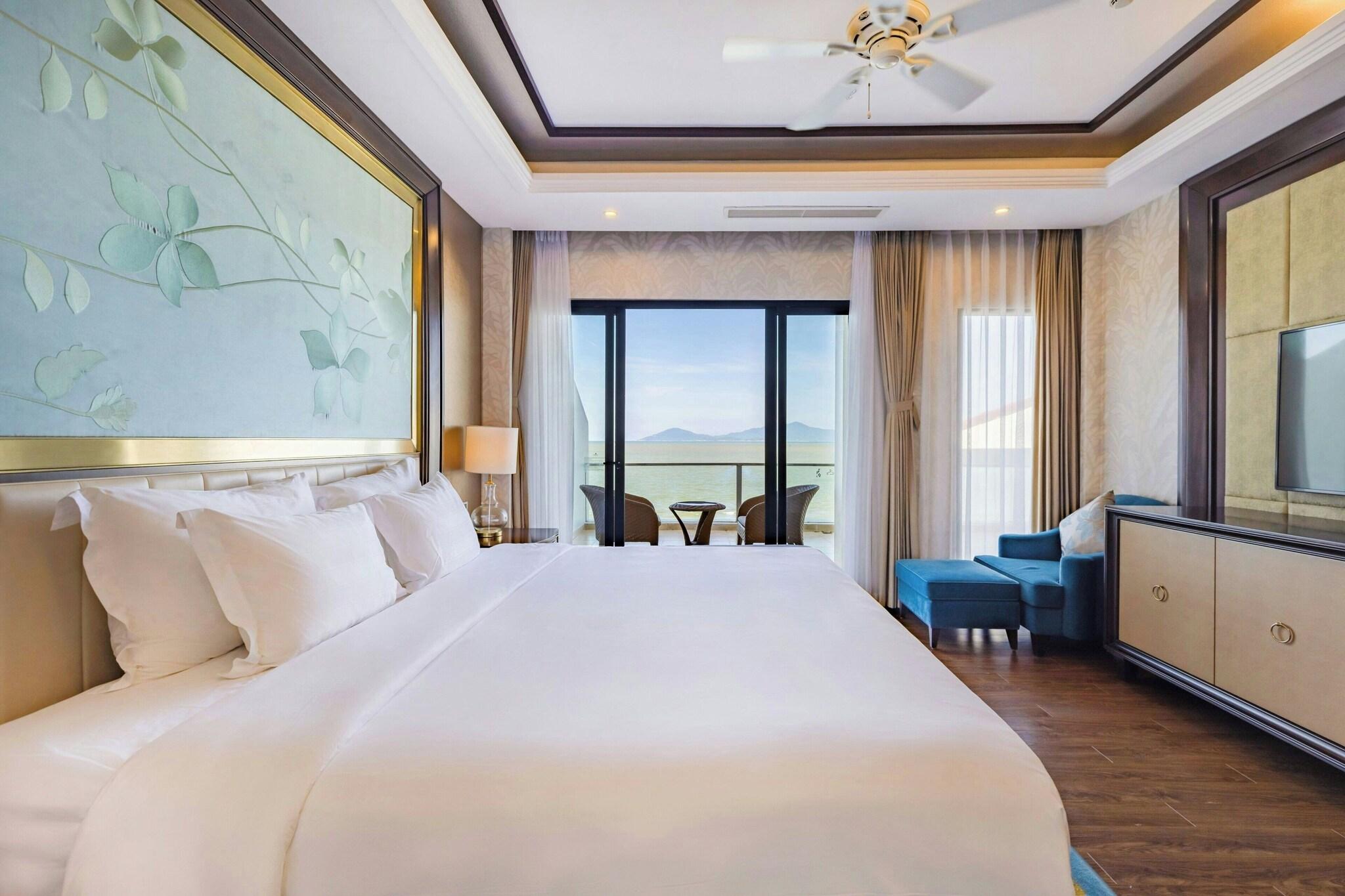 Junior Suite Ocean View King Bed