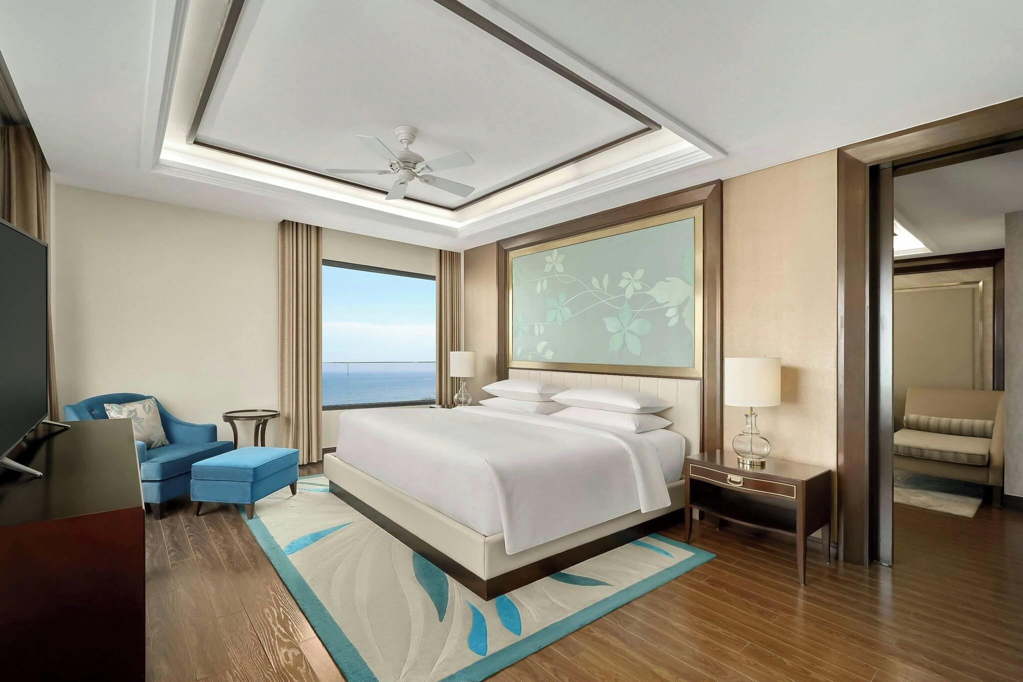 Junior Suite Ocean View King Bed