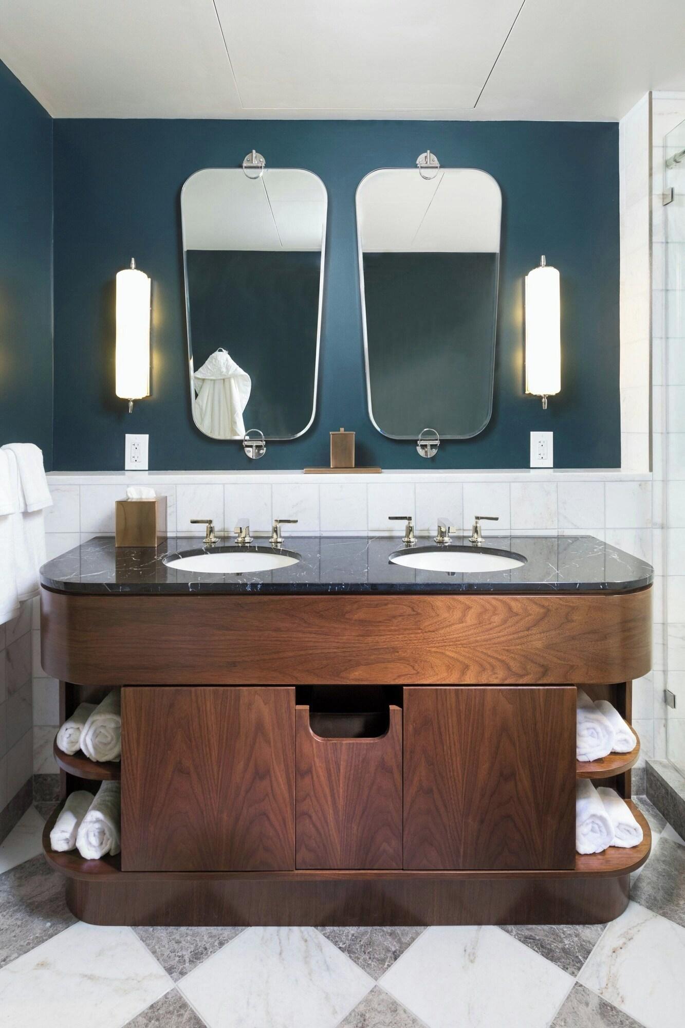 Double Deluxe Two Queen Beds