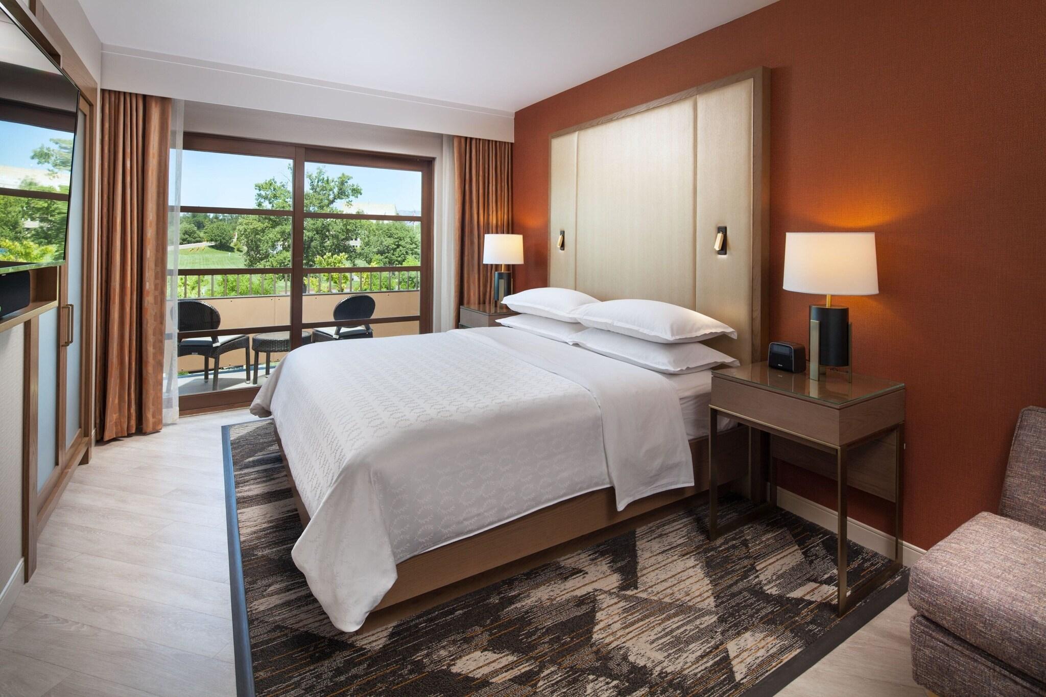 Double Deluxe King Bed